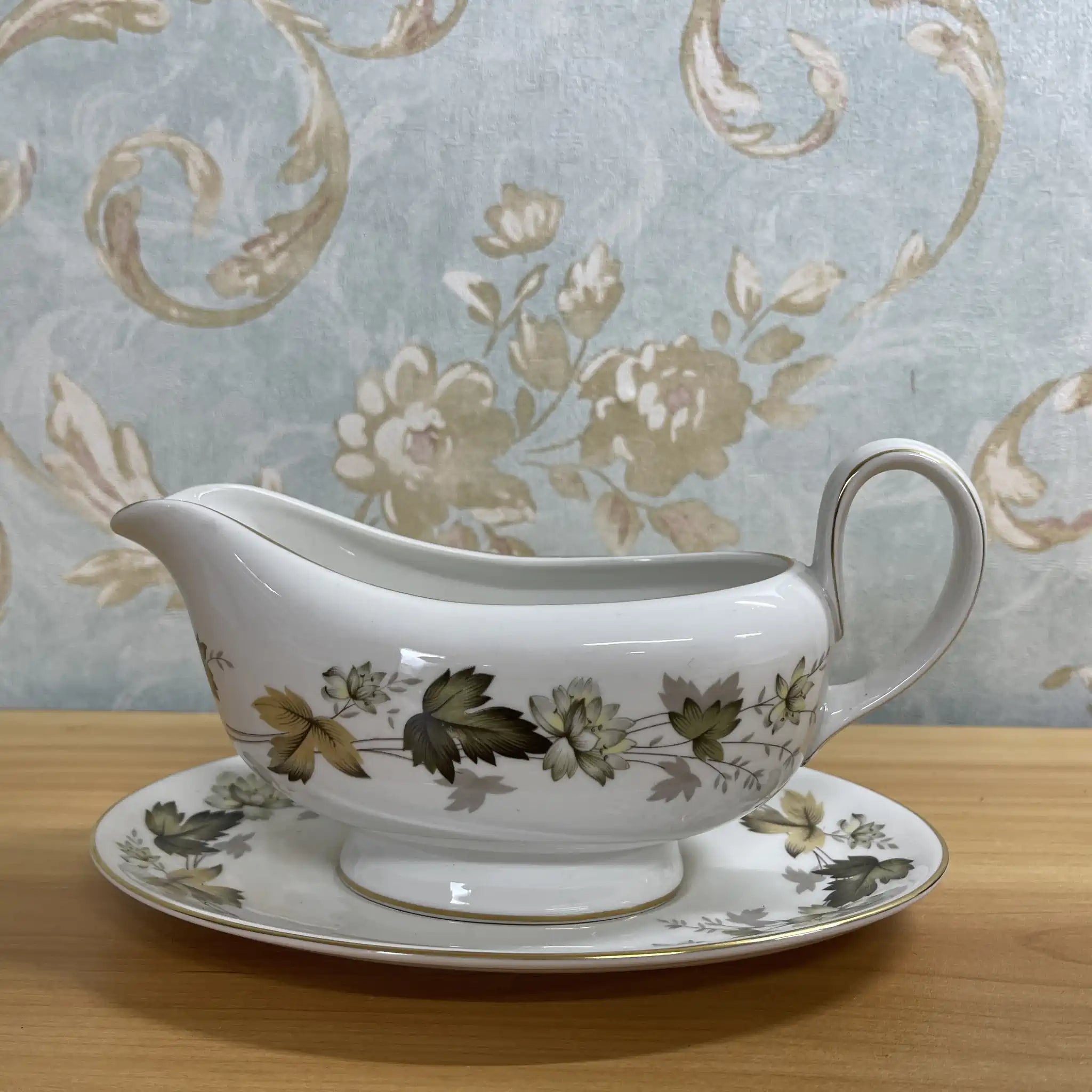 【ビンテージ】 ソースボート+ソーサー / Royal Doulton / Larchmont / 推定20C中後期 / 磁器 / イギリス / 金彩