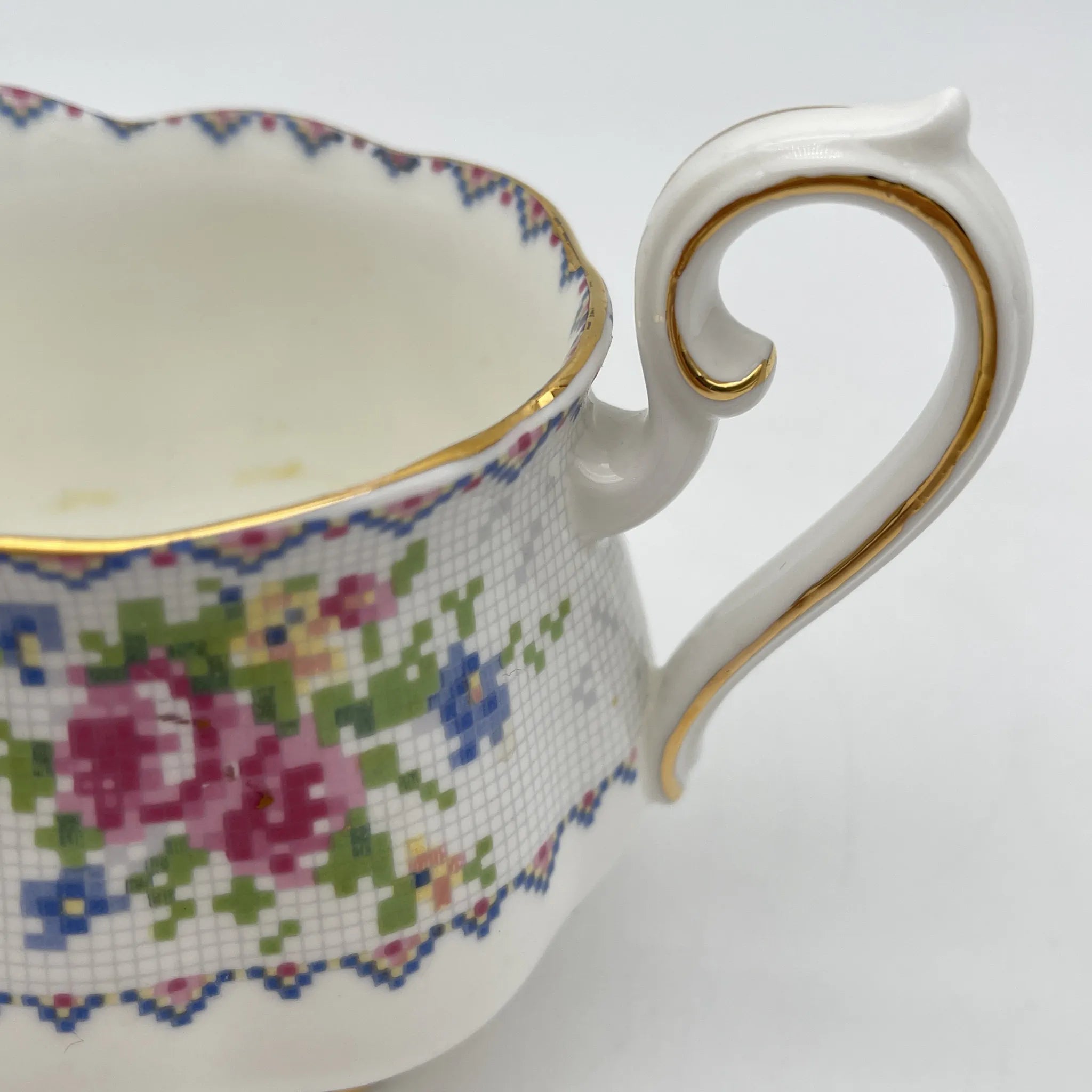 【复古】牛奶瓶/ Royal Albert / Petit Point /估计1930-70s / Bone China /英国/小波湾风