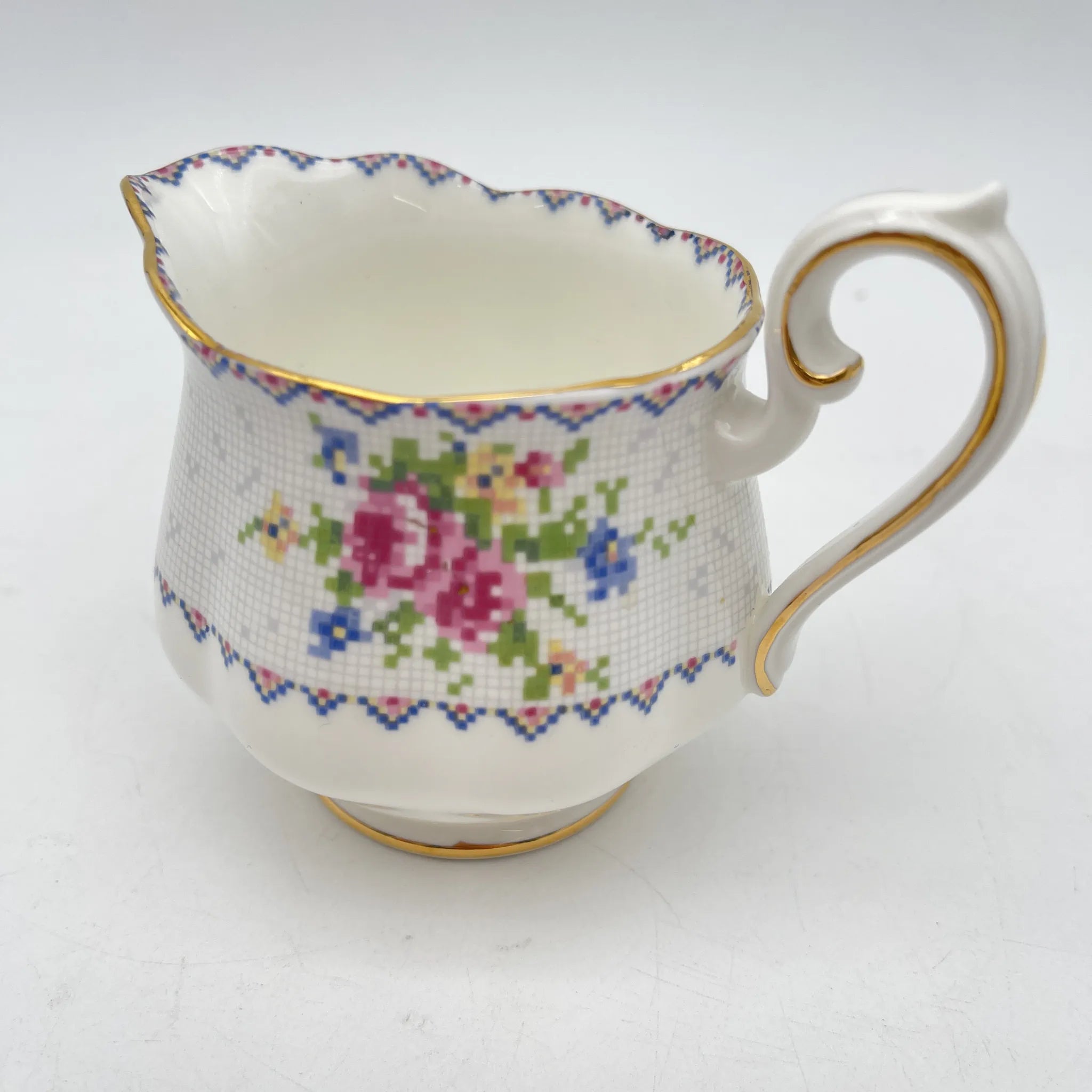 【复古】牛奶瓶/ Royal Albert / Petit Point /估计1930-70s / Bone China /英国/小波湾风