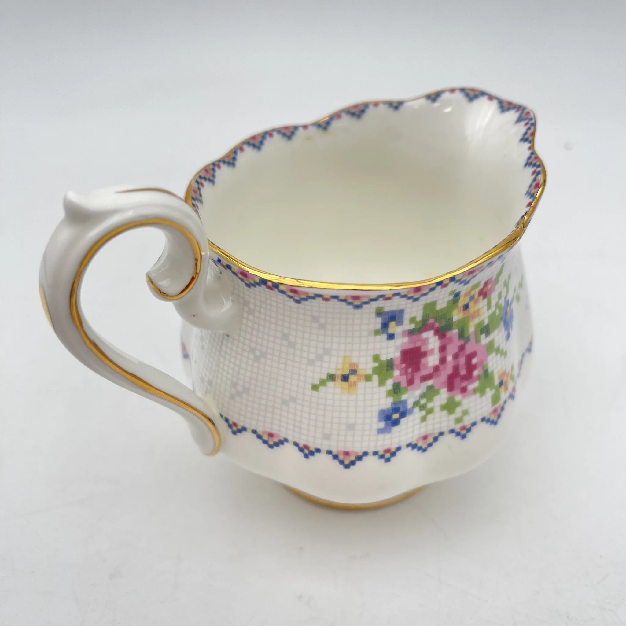 【复古】牛奶瓶/ Royal Albert / Petit Point /估计1930-70s / Bone China /英国/小波湾风