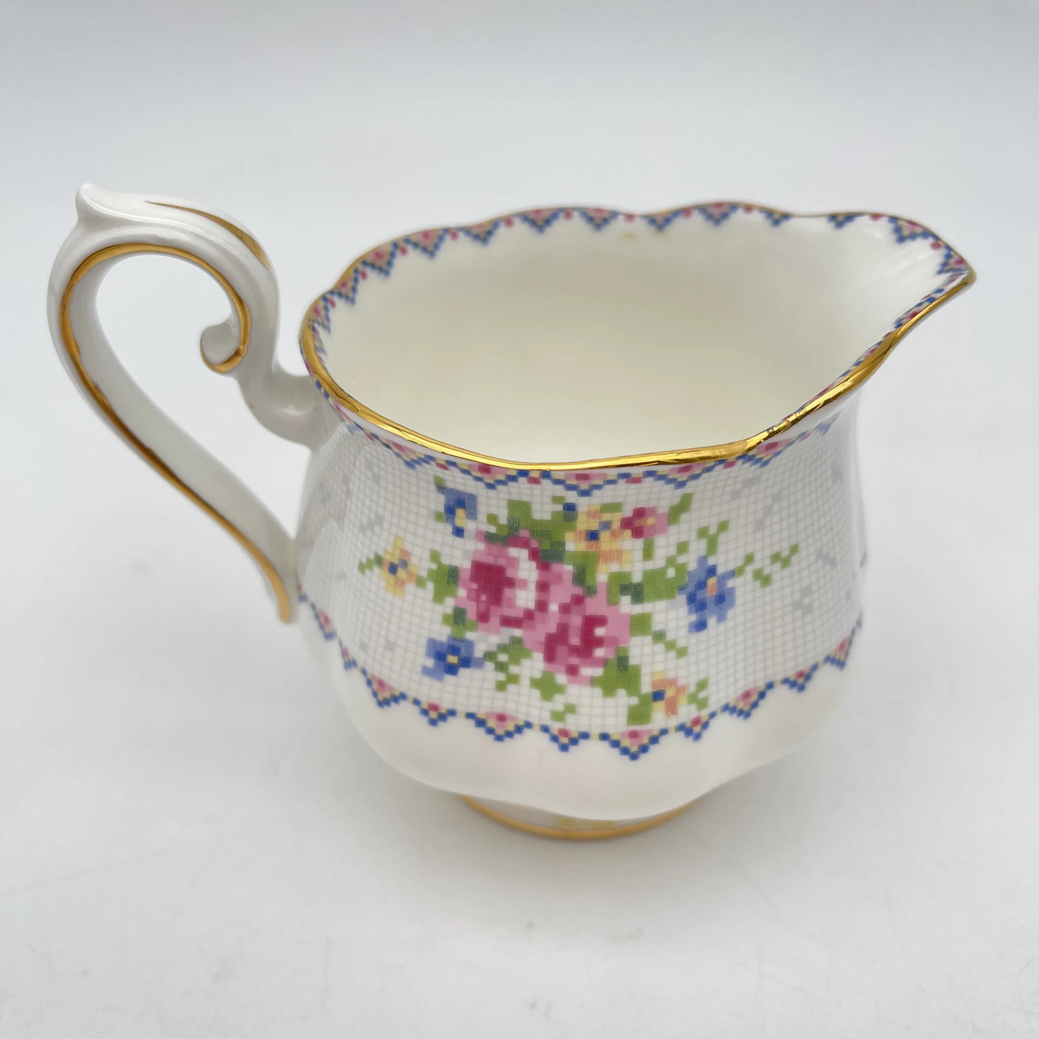 【复古】牛奶瓶/ Royal Albert / Petit Point /估计1930-70s / Bone China /英国/小波湾风