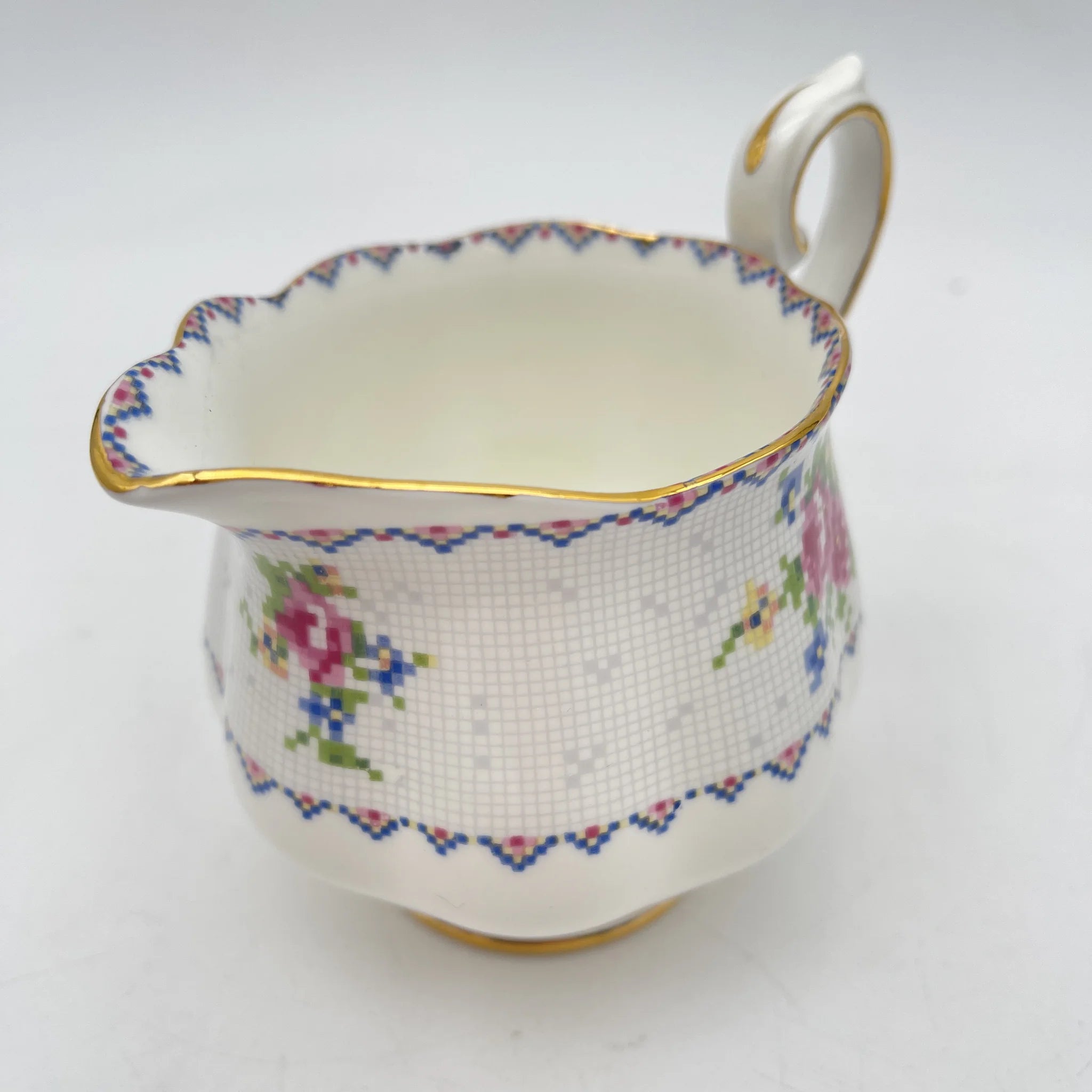 【复古】牛奶瓶/ Royal Albert / Petit Point /估计1930-70s / Bone China /英国/小波湾风