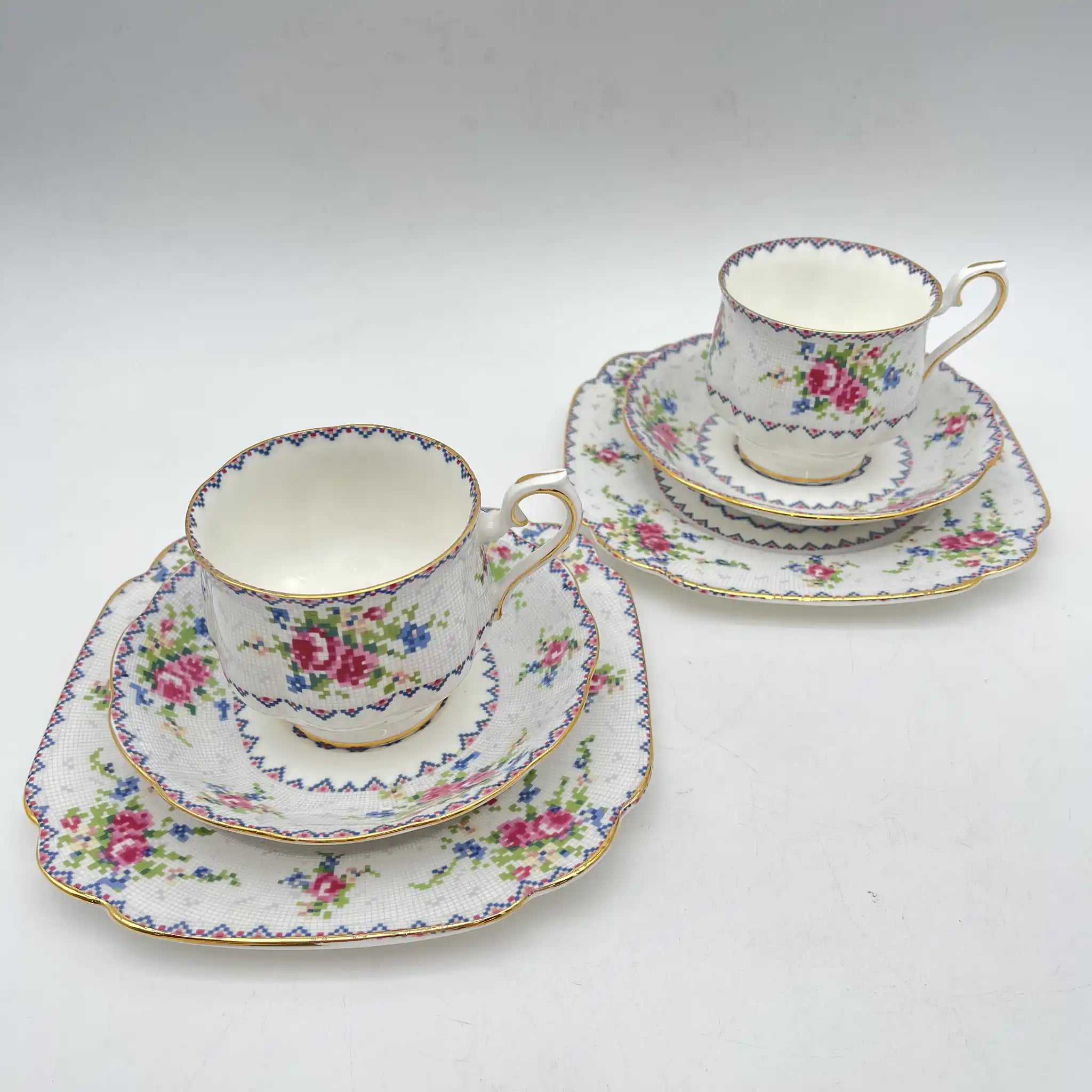 【复古】三重奏（茶杯&茶托+甜点盘）2p / Royal Albert / Petit Point /估计1930-70s / Bone China /英国 小波风