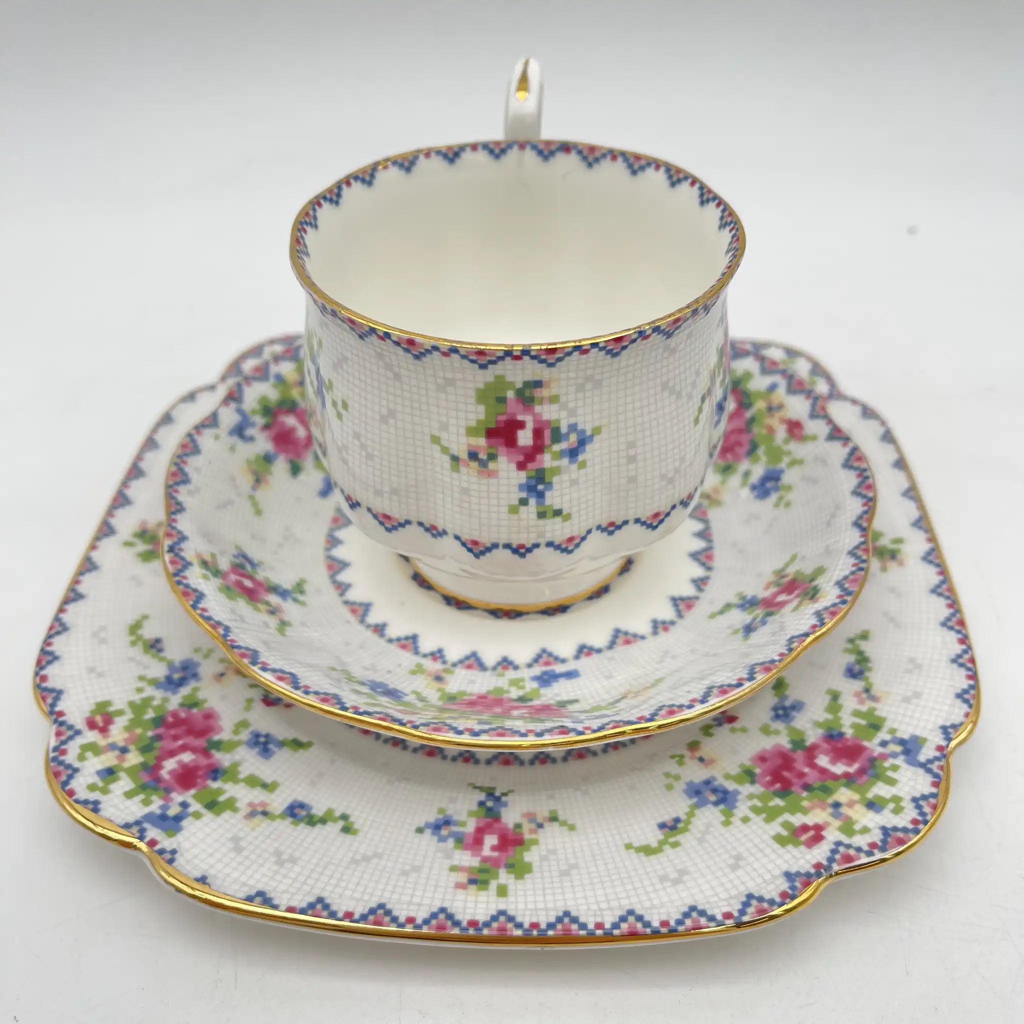 【复古】三重奏（茶杯&茶托+甜点盘）2p / Royal Albert / Petit Point /估计1930-70s / Bone China /英国 小波风