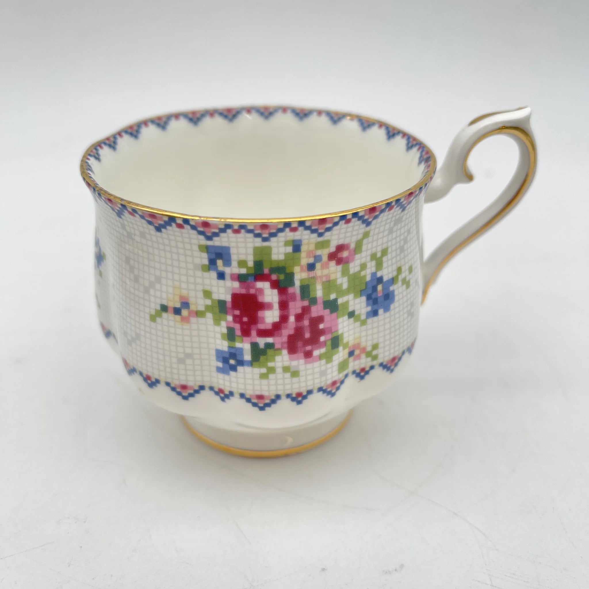 【复古】三重奏（茶杯&茶托+甜点盘）2p / Royal Albert / Petit Point /估计1930-70s / Bone China /英国 小波风