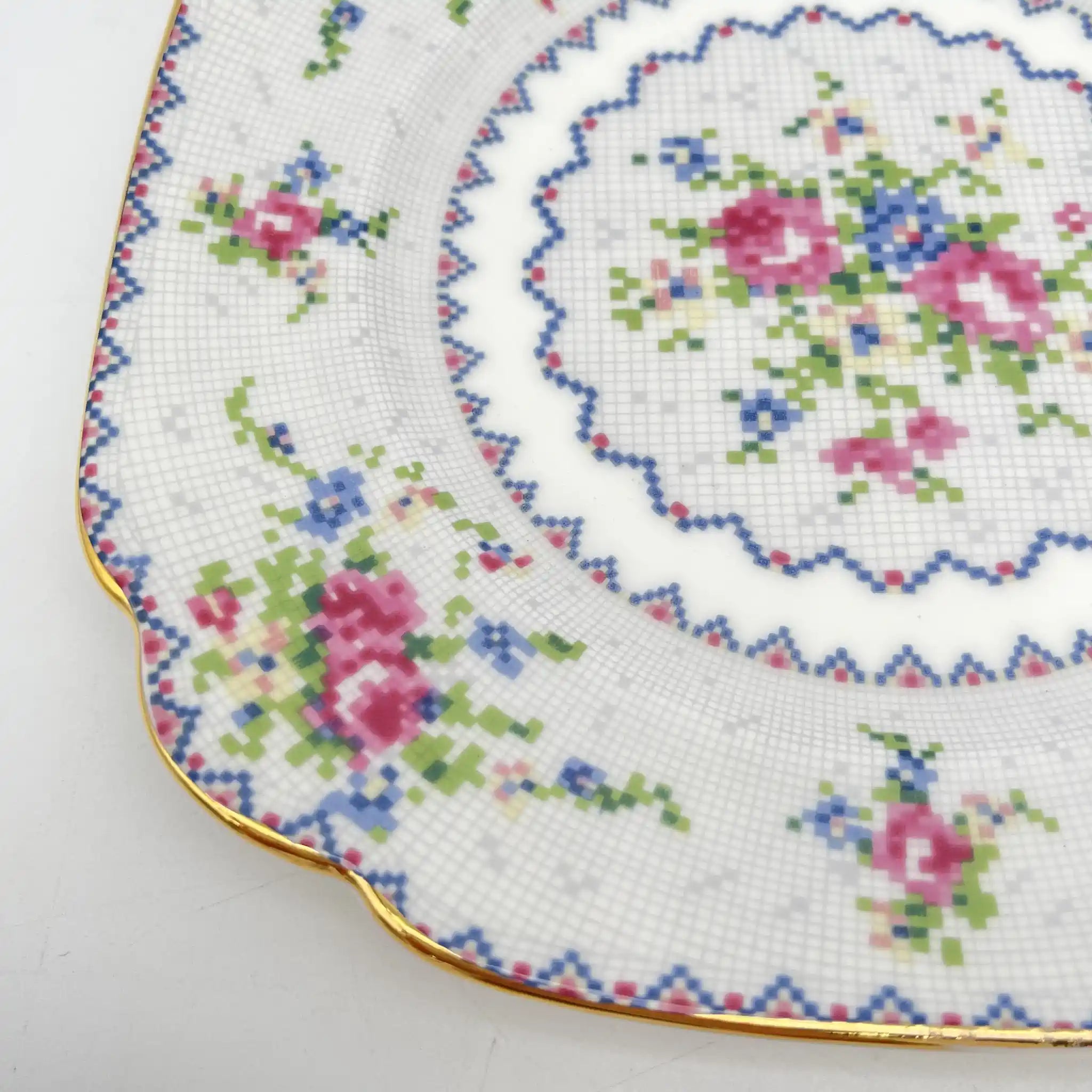 【复古】三重奏（茶杯&茶托+甜点盘）2p / Royal Albert / Petit Point /估计1930-70s / Bone China /英国 小波风