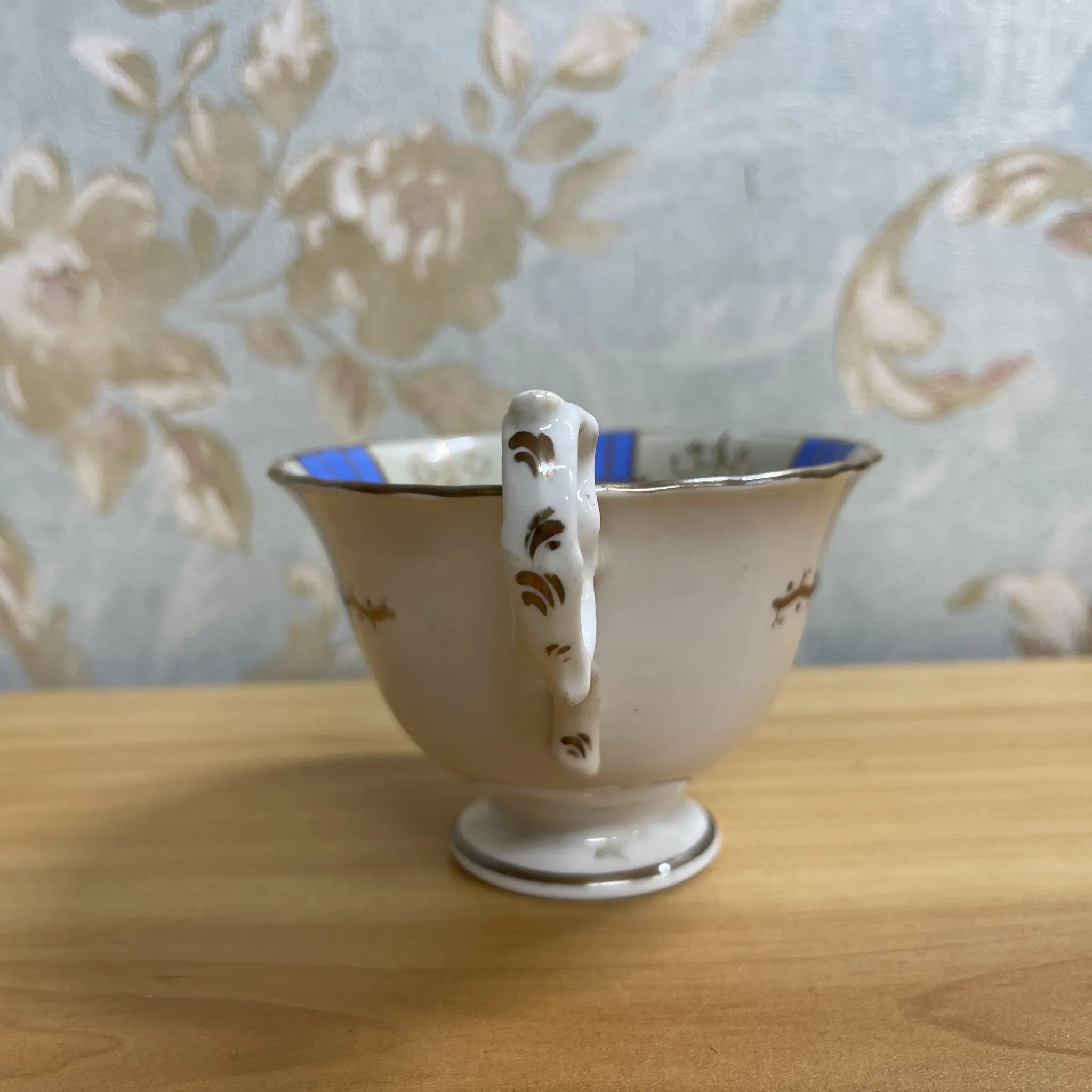 [Antique] Cup & saucer + cup / Estimated late 19C / Ceramic / Gold-colored