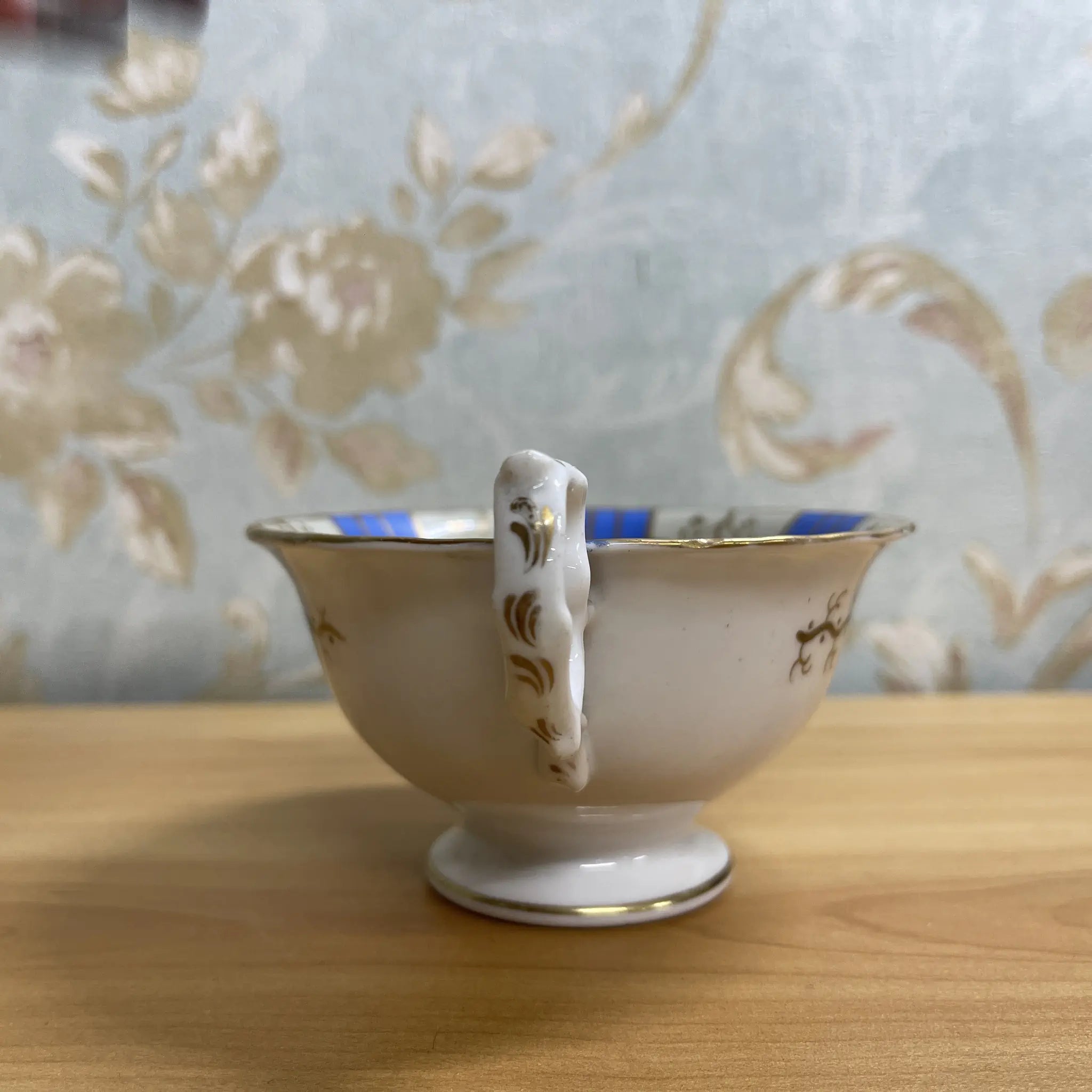 [Antique] Cup & saucer + cup / Estimated late 19C / Ceramic / Gold-colored