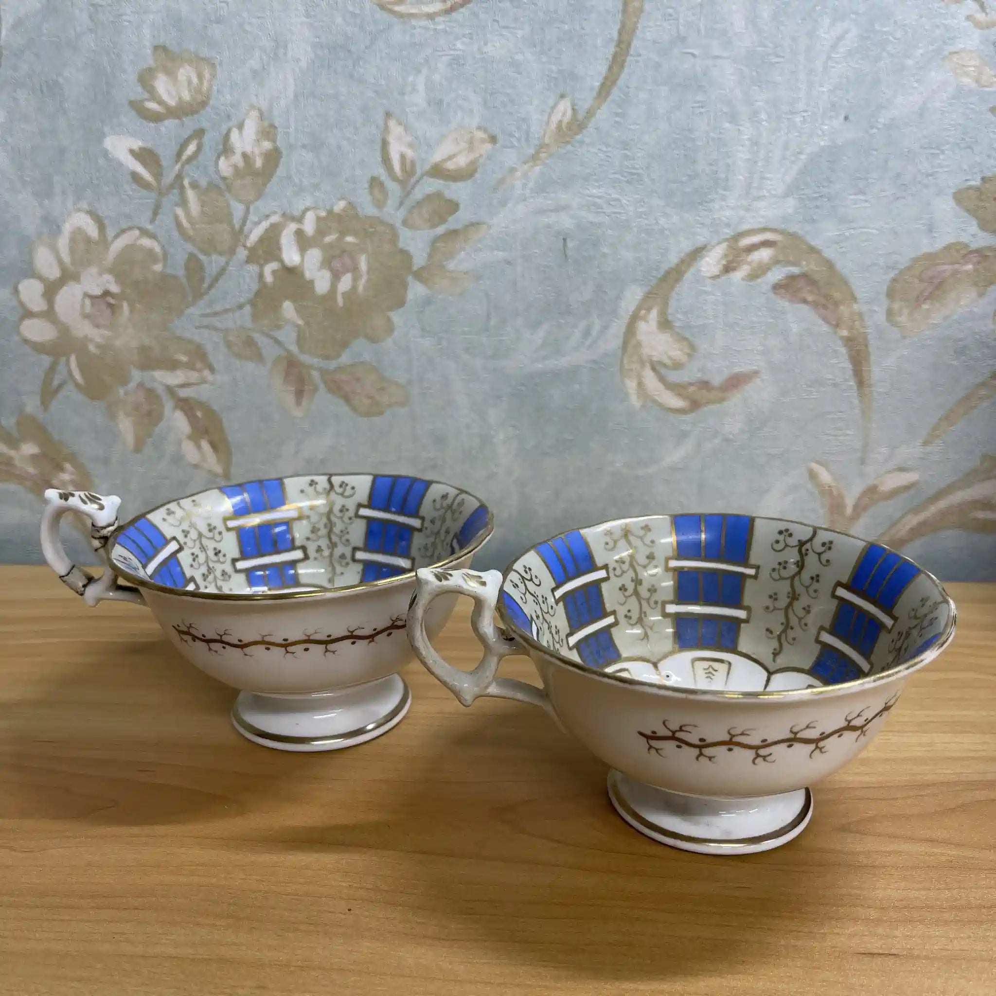 【アンティーク】 ティーカップ2P / 推定19C後期 / 陶磁器 / 金彩