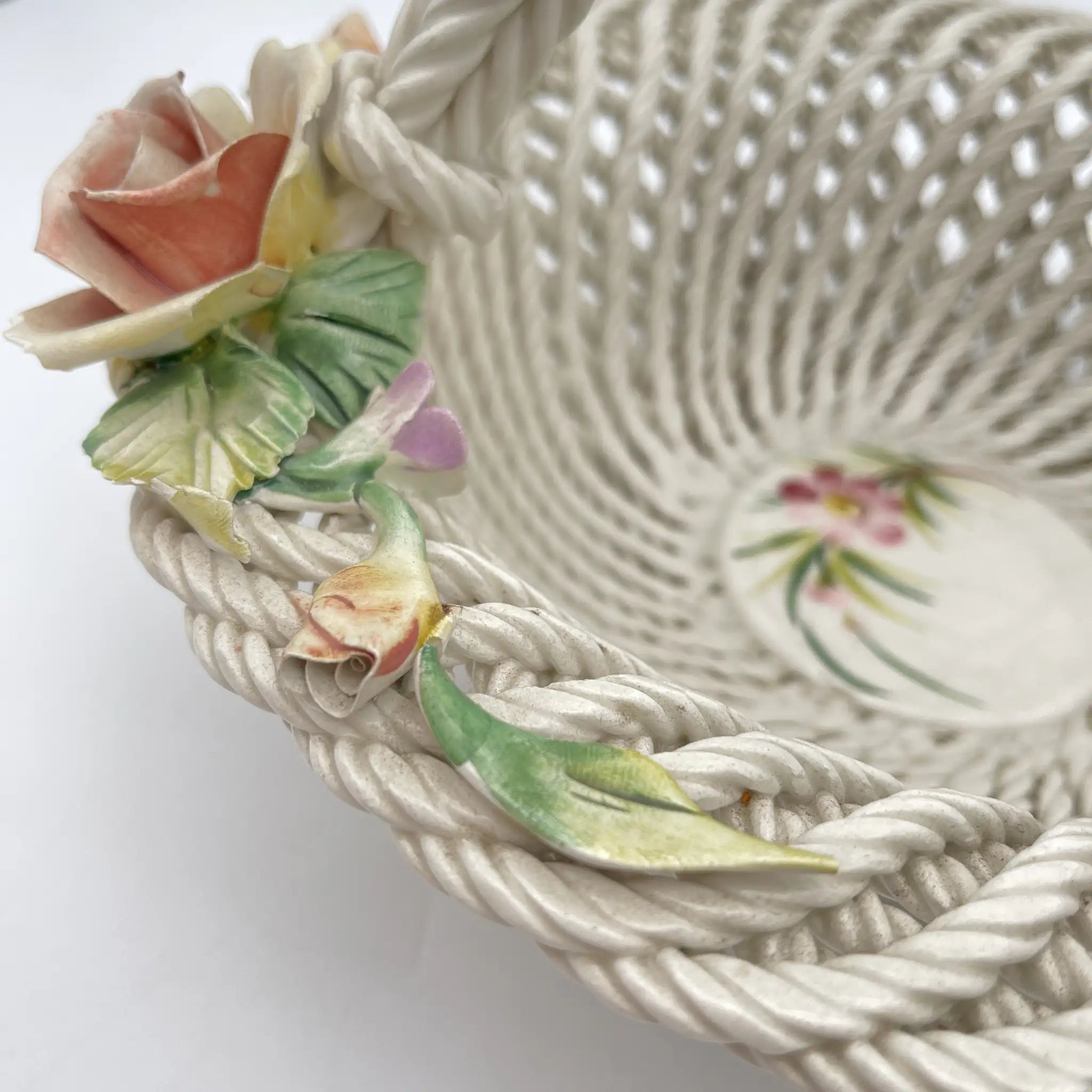 [Vintage] Ceramic pannier (basket) / Estimated 1960-80s / Pottery / Italy / Ceramic flower