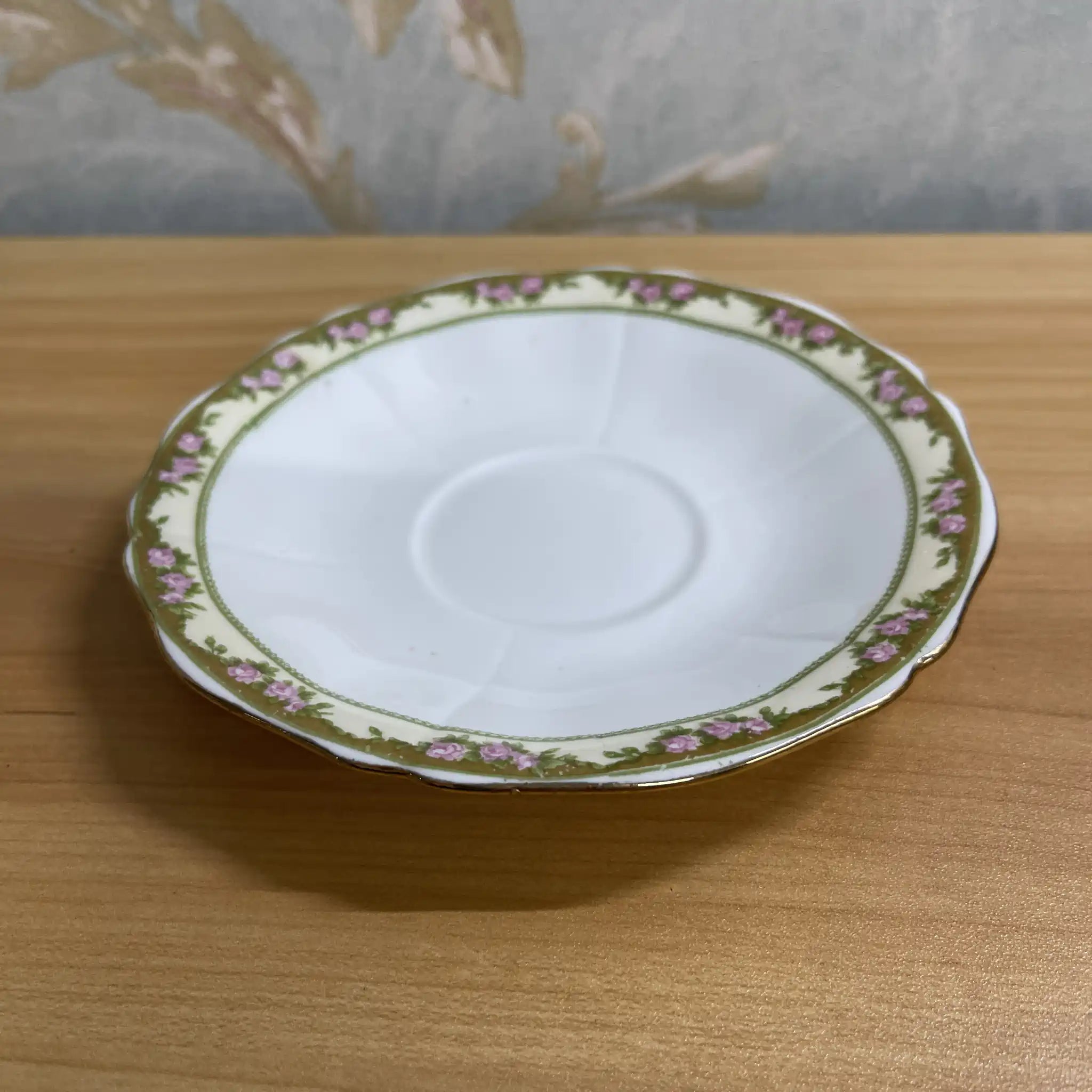 [Antique] Trio (C&S+dessert plate) 2P / E. Hughes / Paladin China / Estimated mid-20C / Porcelain / England / Rose