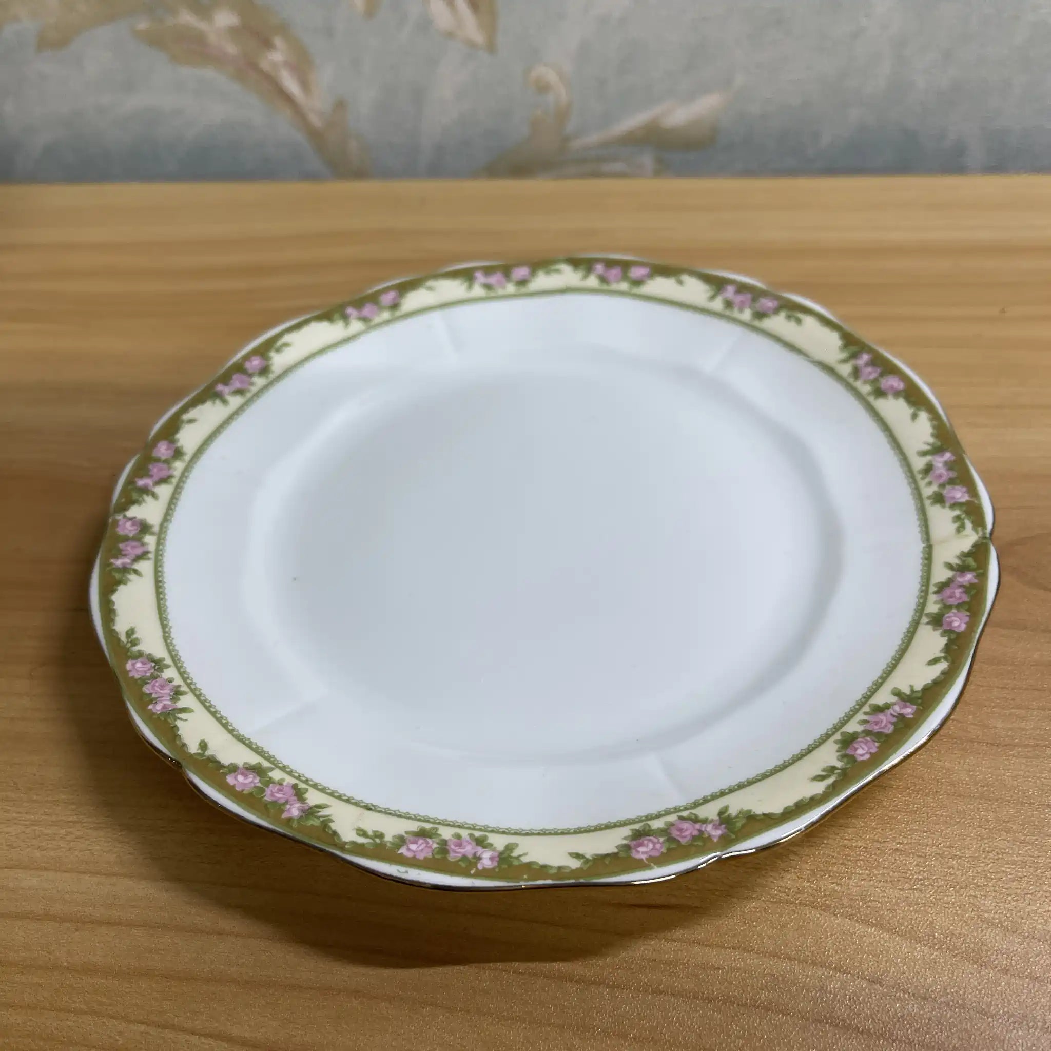 [Antique] Trio (C&S+dessert plate) 2P / E. Hughes / Paladin China / Estimated mid-20C / Porcelain / England / Rose