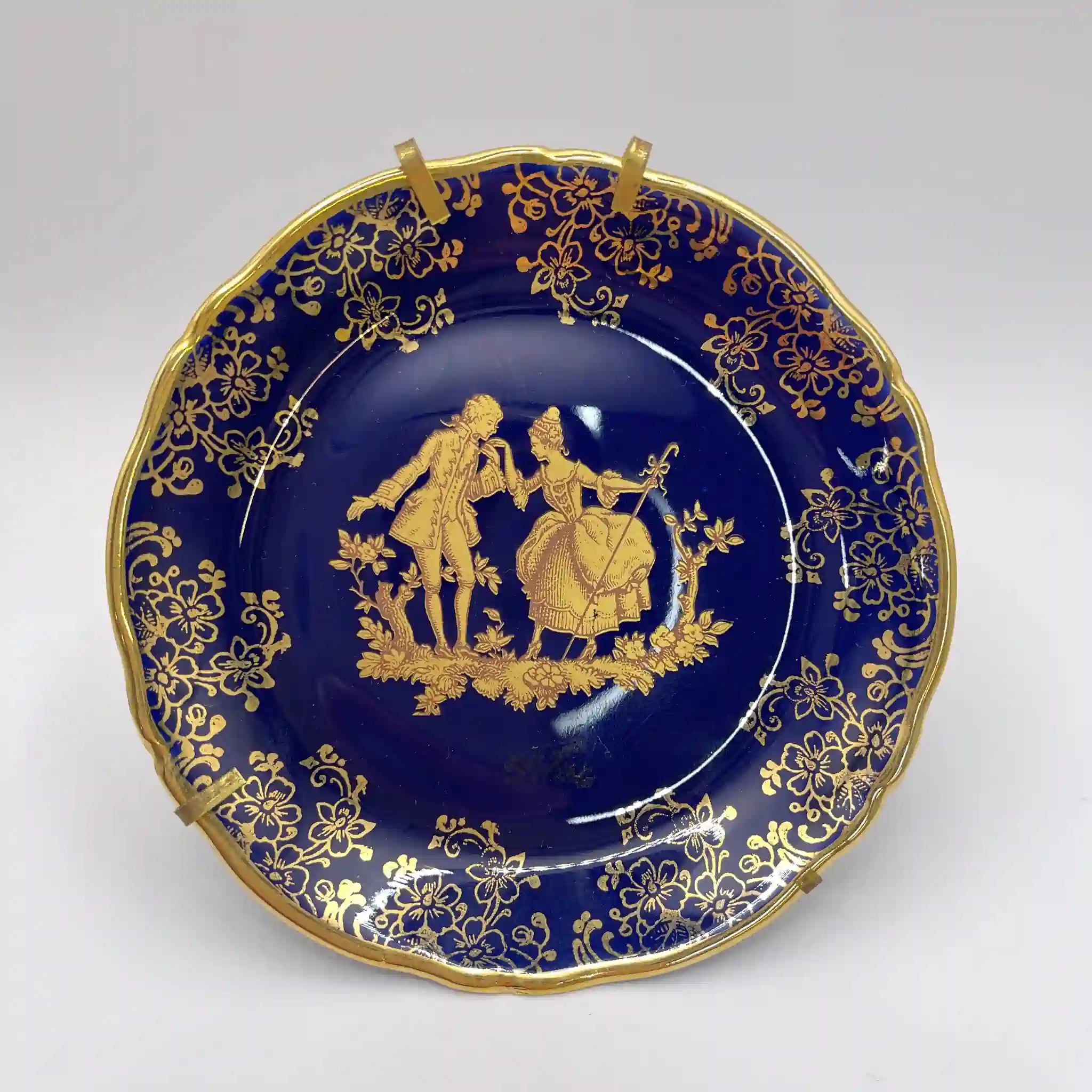 [Vintage] Decorative plate / Limoges porcelain / Estimated 1970-80s / Porcelain / France / Fête Gallant, gold, plate hanger included