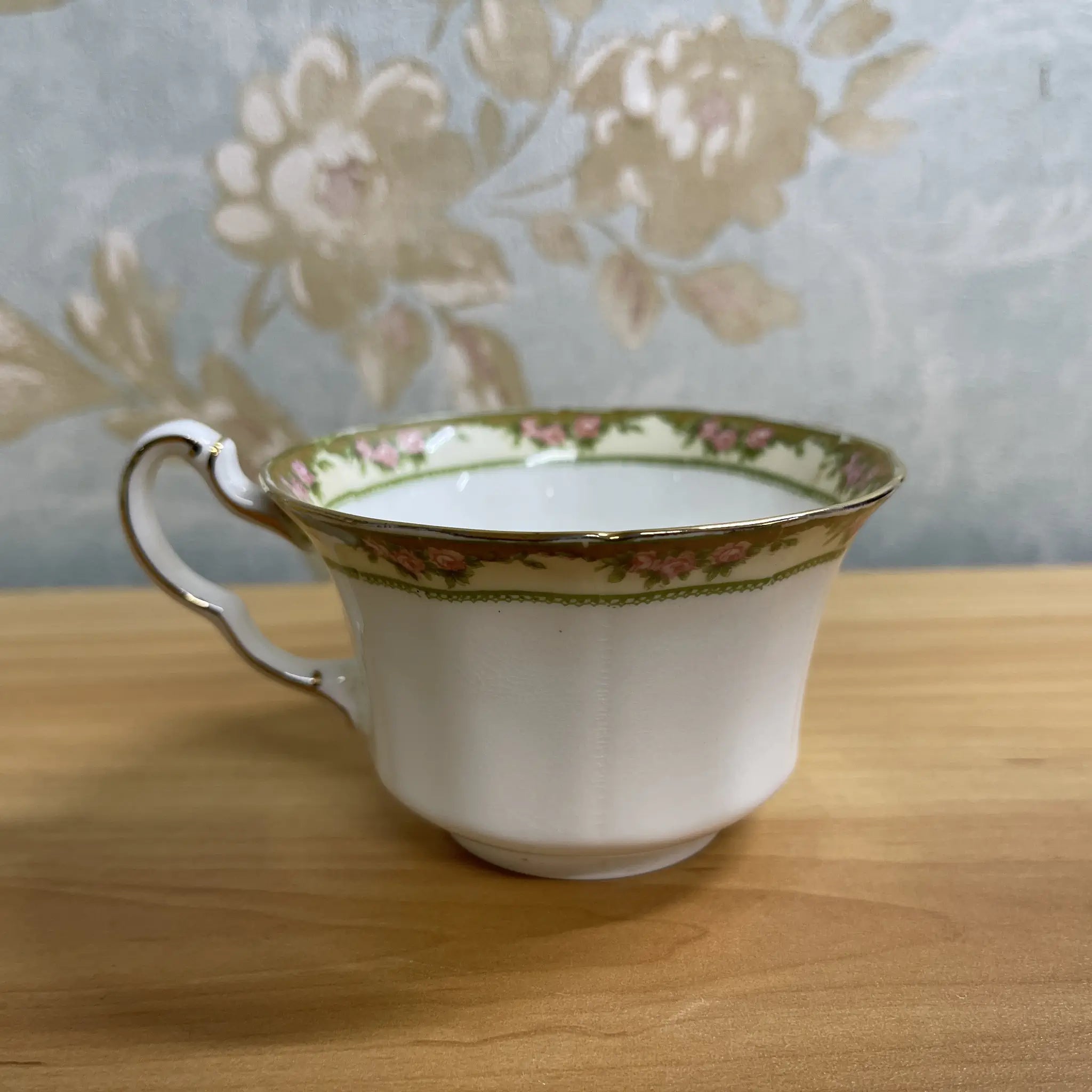 【古董】三叠式+茶托/ E. Hughes / Paladin China /推测20c中期/瓷器/英国/玫瑰