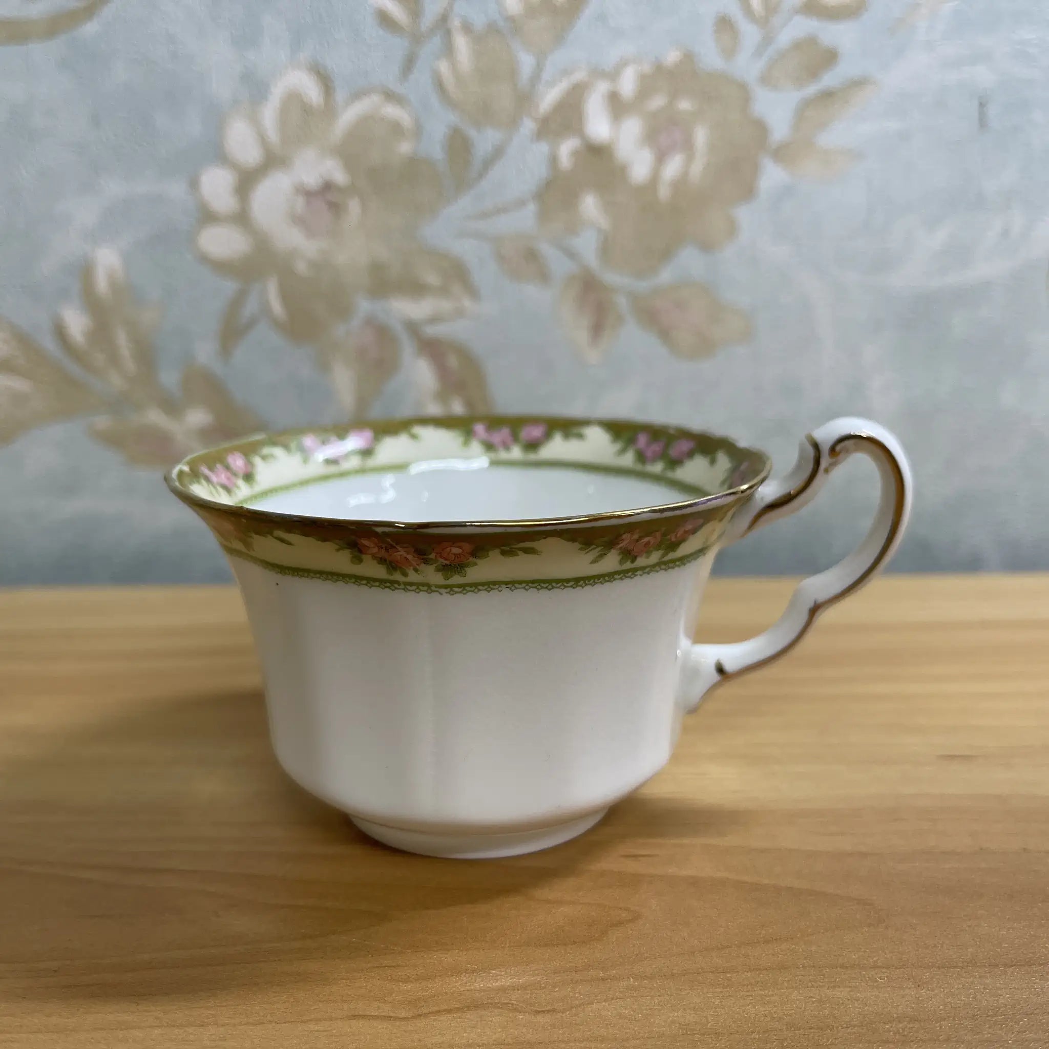 【古董】三叠式+茶托/ E. Hughes / Paladin China /推测20c中期/瓷器/英国/玫瑰