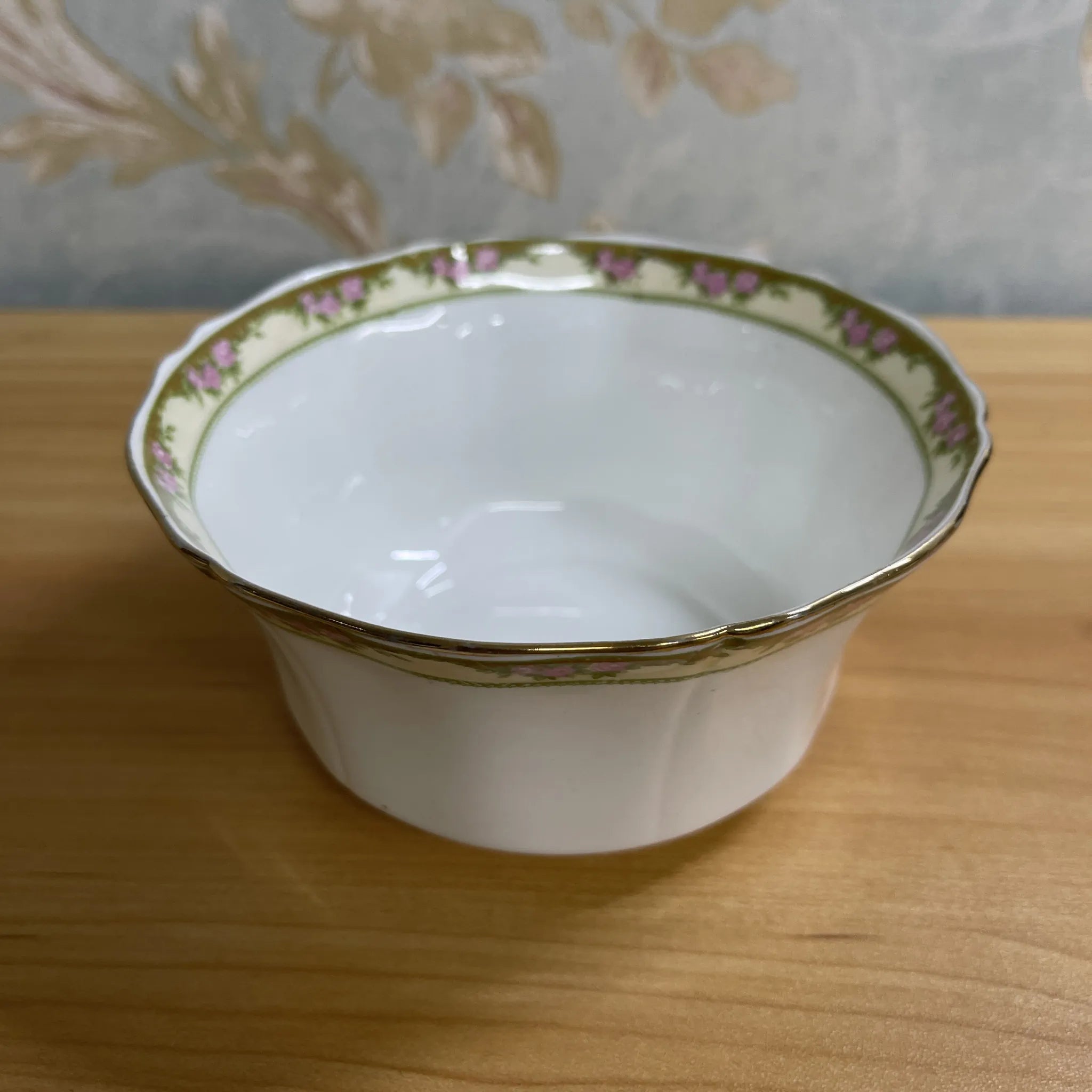 【アンティーク】 シリアルボウル (中鉢) / E. Hughes / Paladin China / 推定20C中期 / 磁器 / イギリス / 薔薇