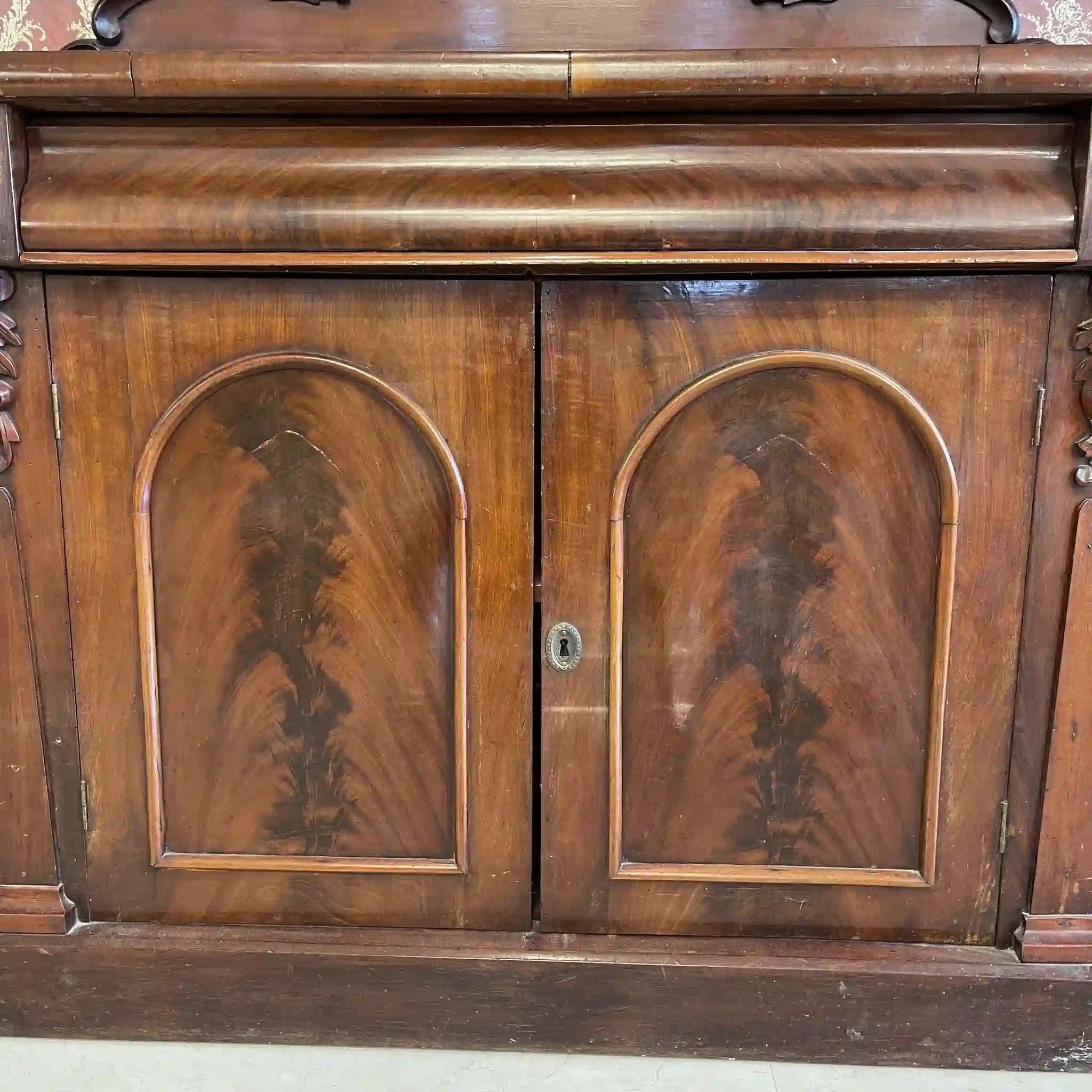 Antique Side Cabinet / Victorian Style / Late 19th Century (Estimated) / Mahogany / England