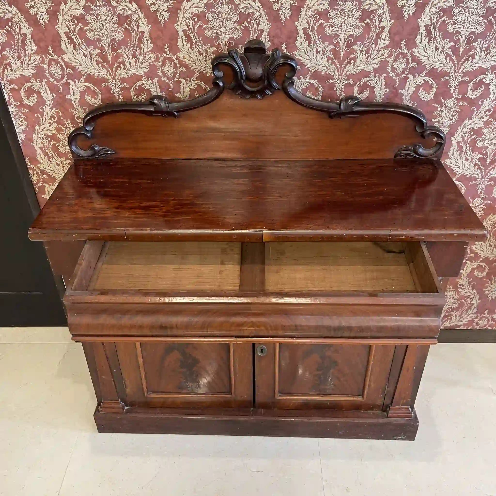 Antique Side Cabinet / Victorian Style / Late 19th Century (Estimated) / Mahogany / England