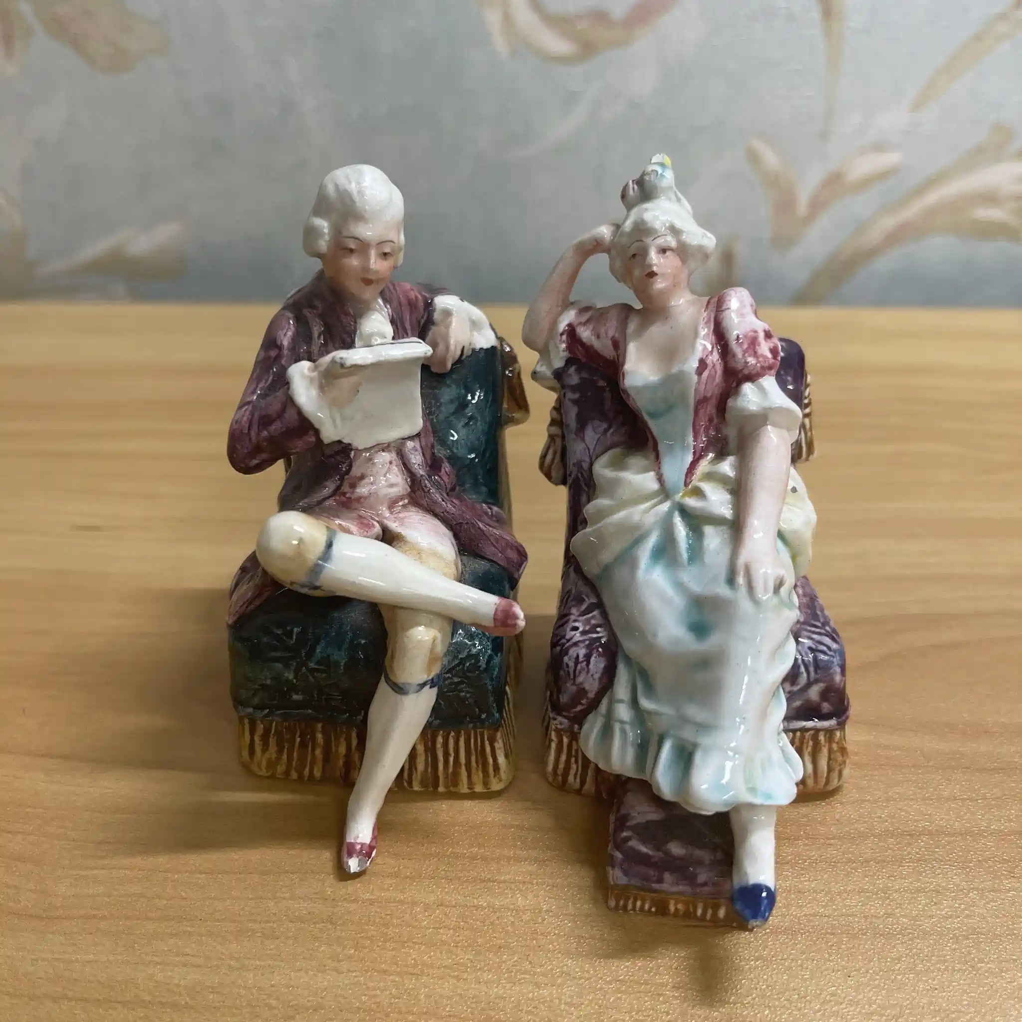 [Antique] Figurine (ceramic doll)