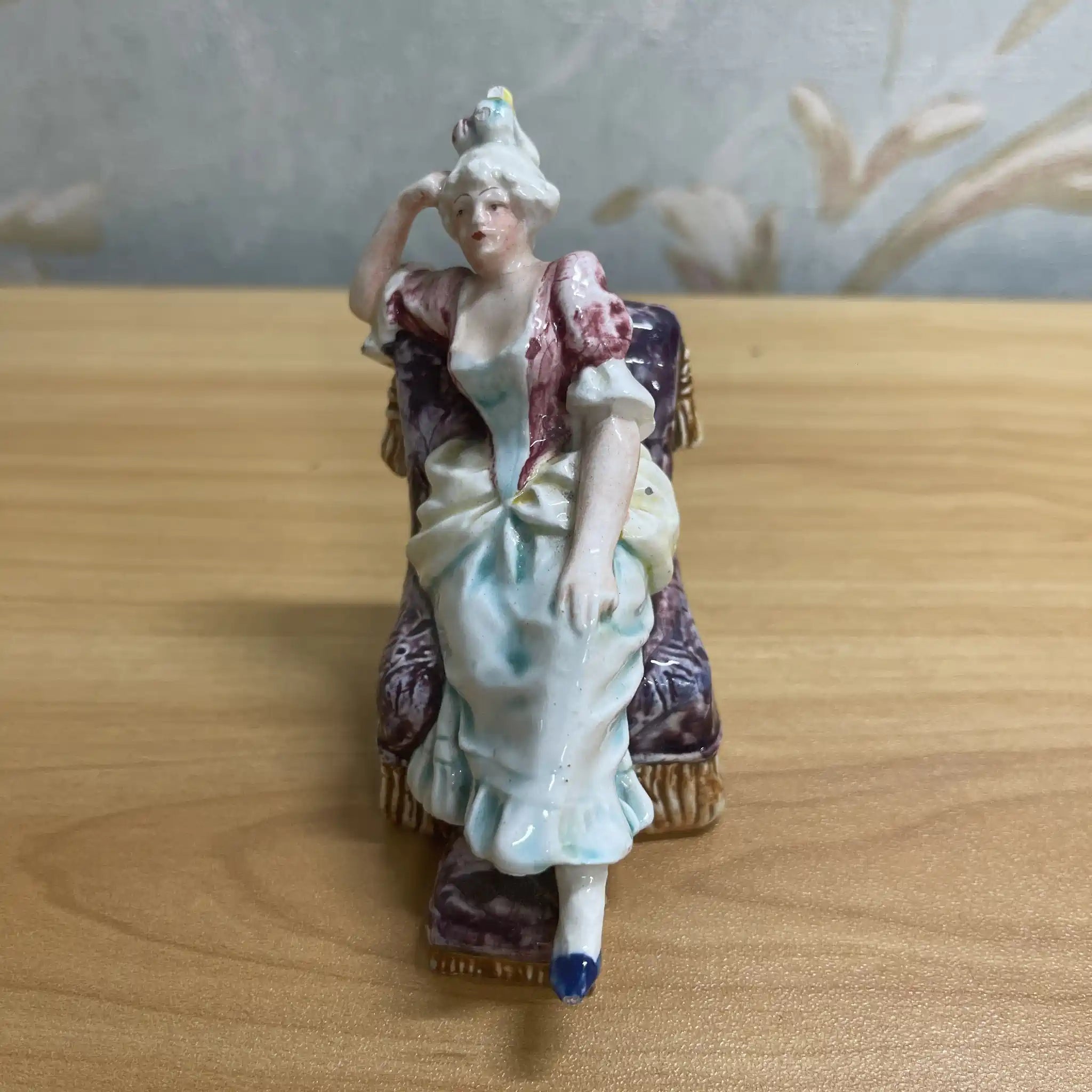 [Antique] Figurine (ceramic doll)