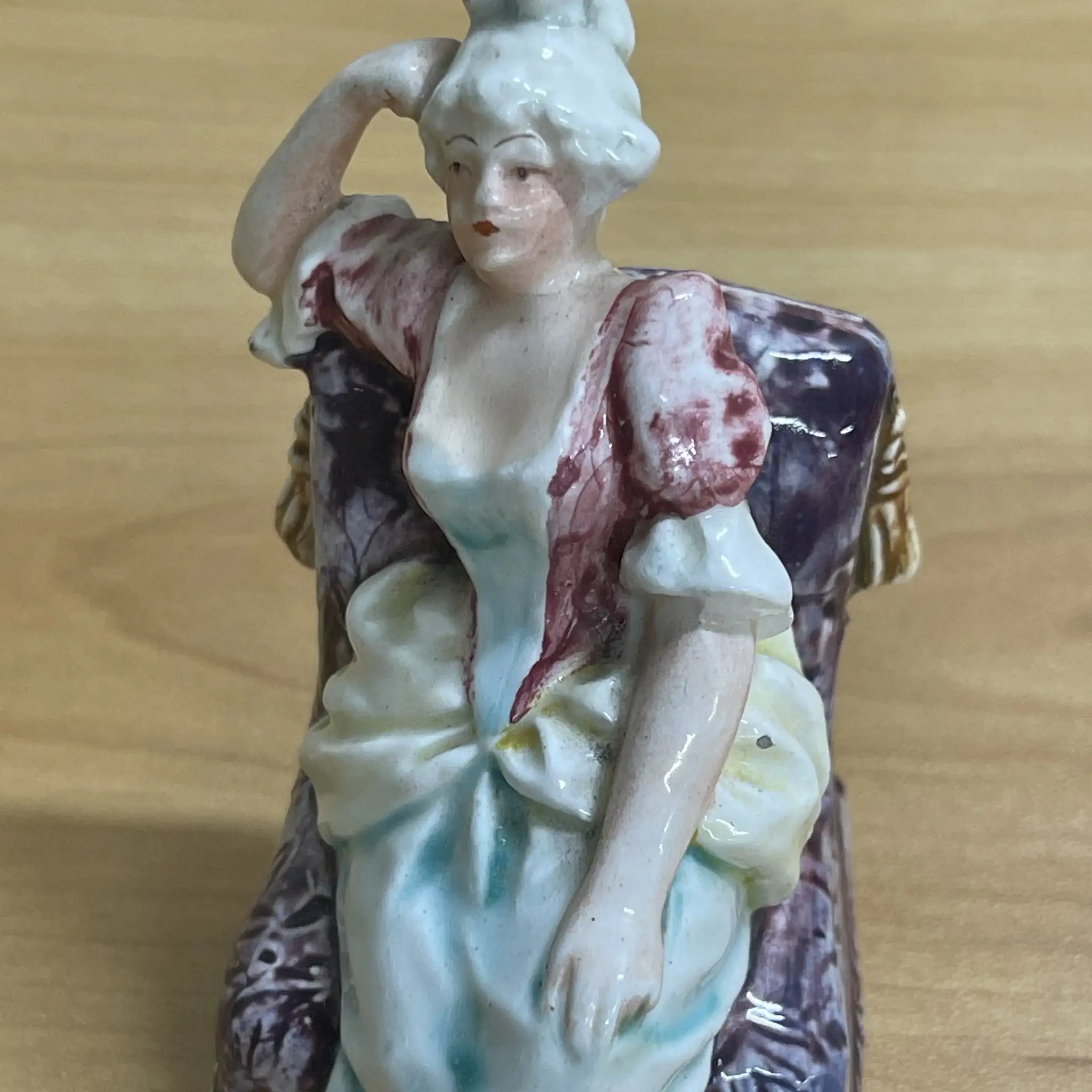 [Antique] Figurine (ceramic doll)