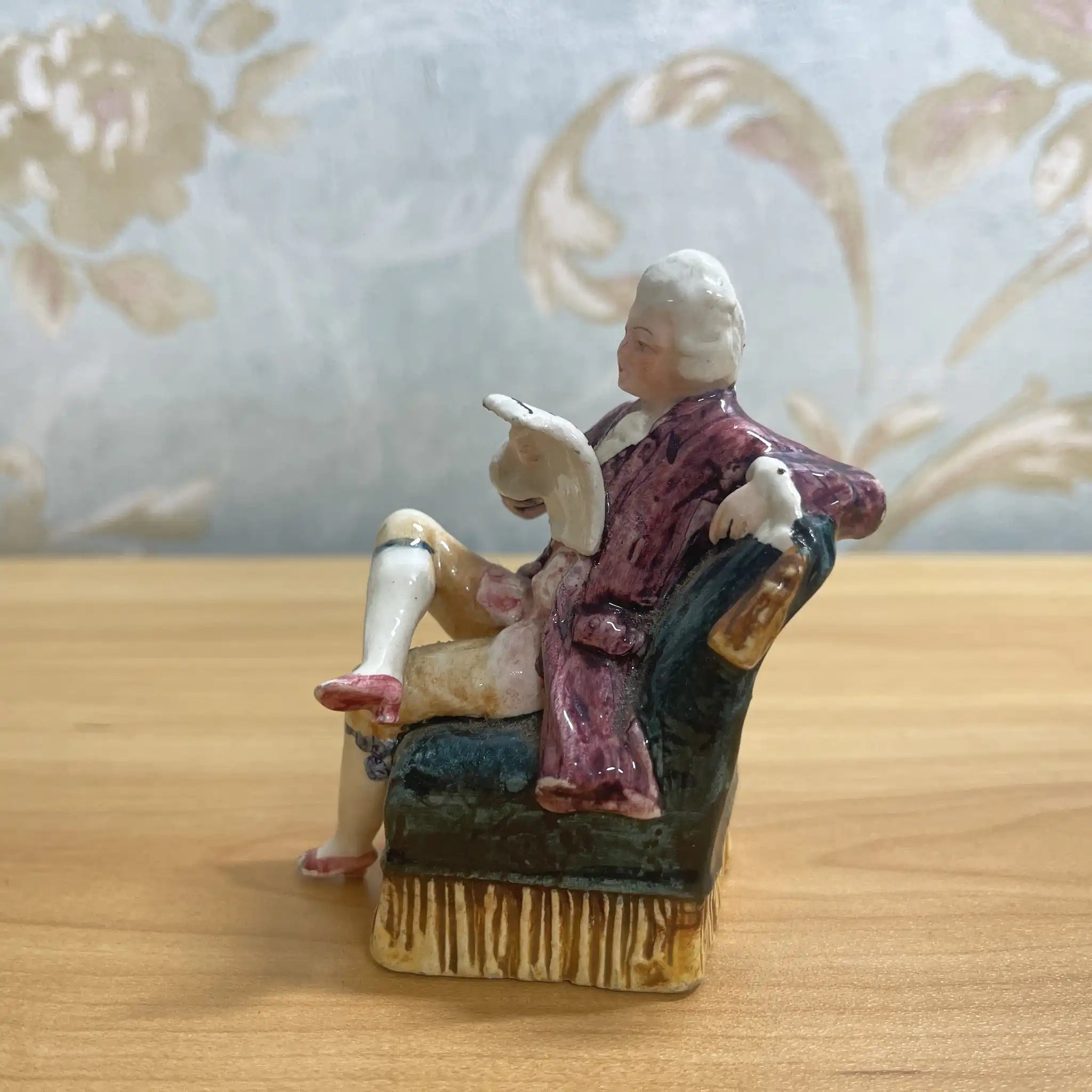 [Antique] Figurine (ceramic doll)