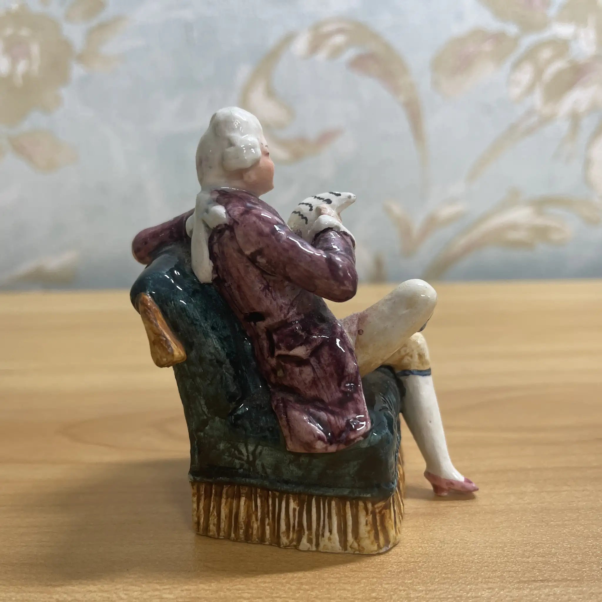 [Antique] Figurine (ceramic doll)