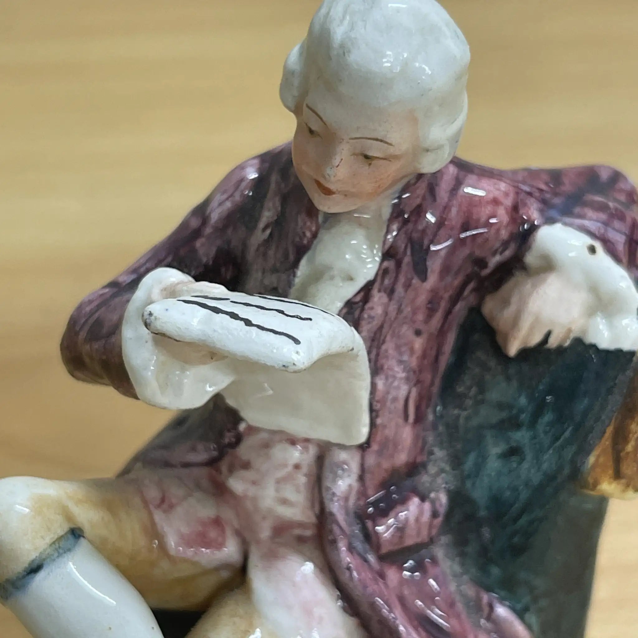 [Antique] Figurine (ceramic doll)