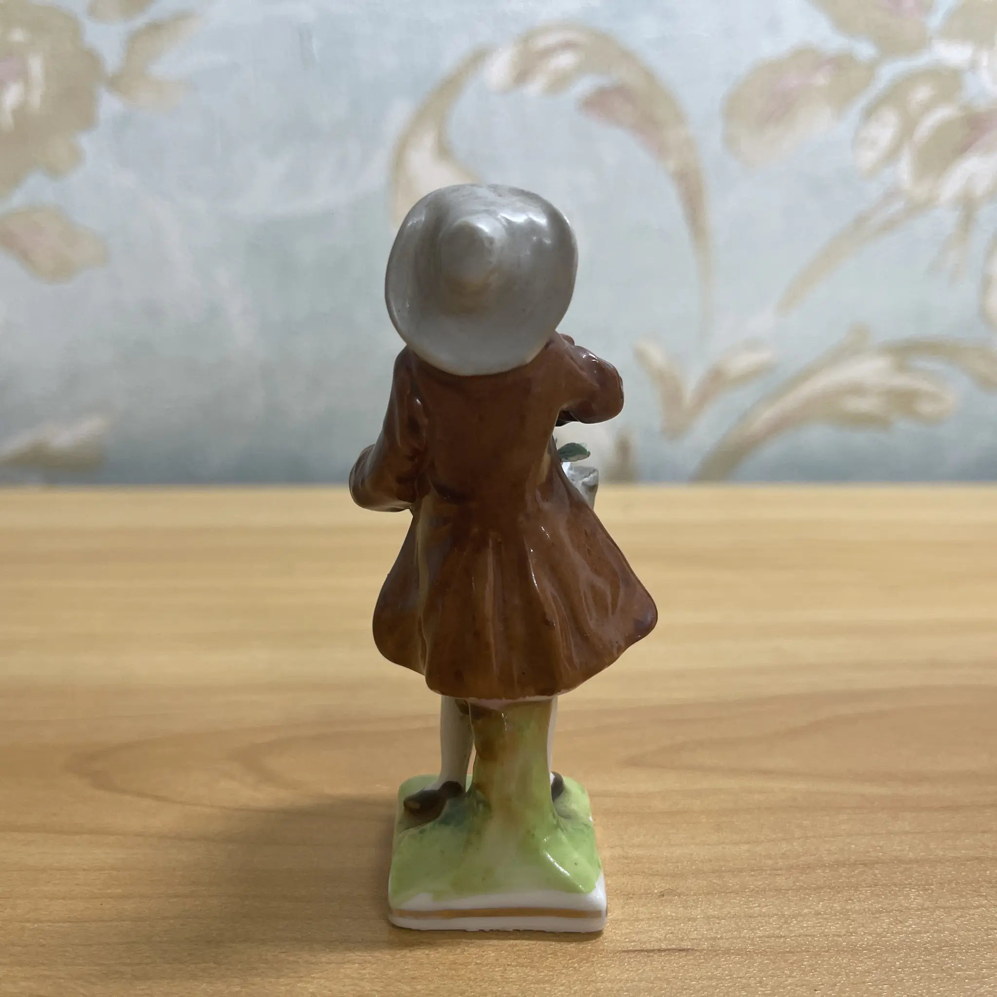 [Antique] Figurine (ceramic doll)