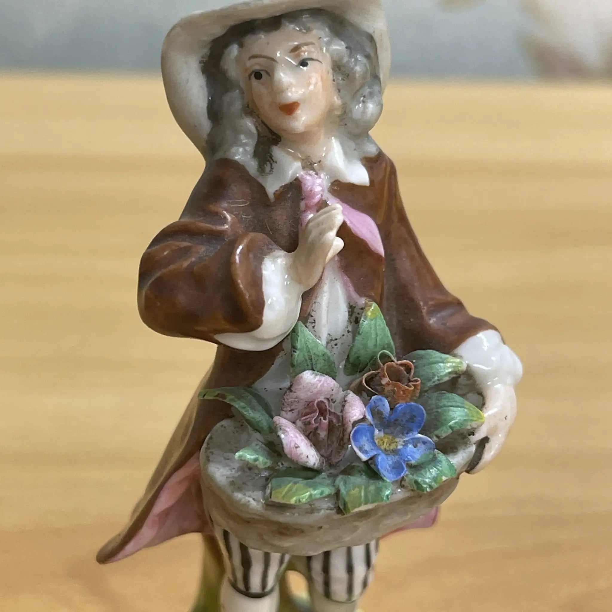 [Antique] Figurine (ceramic doll)