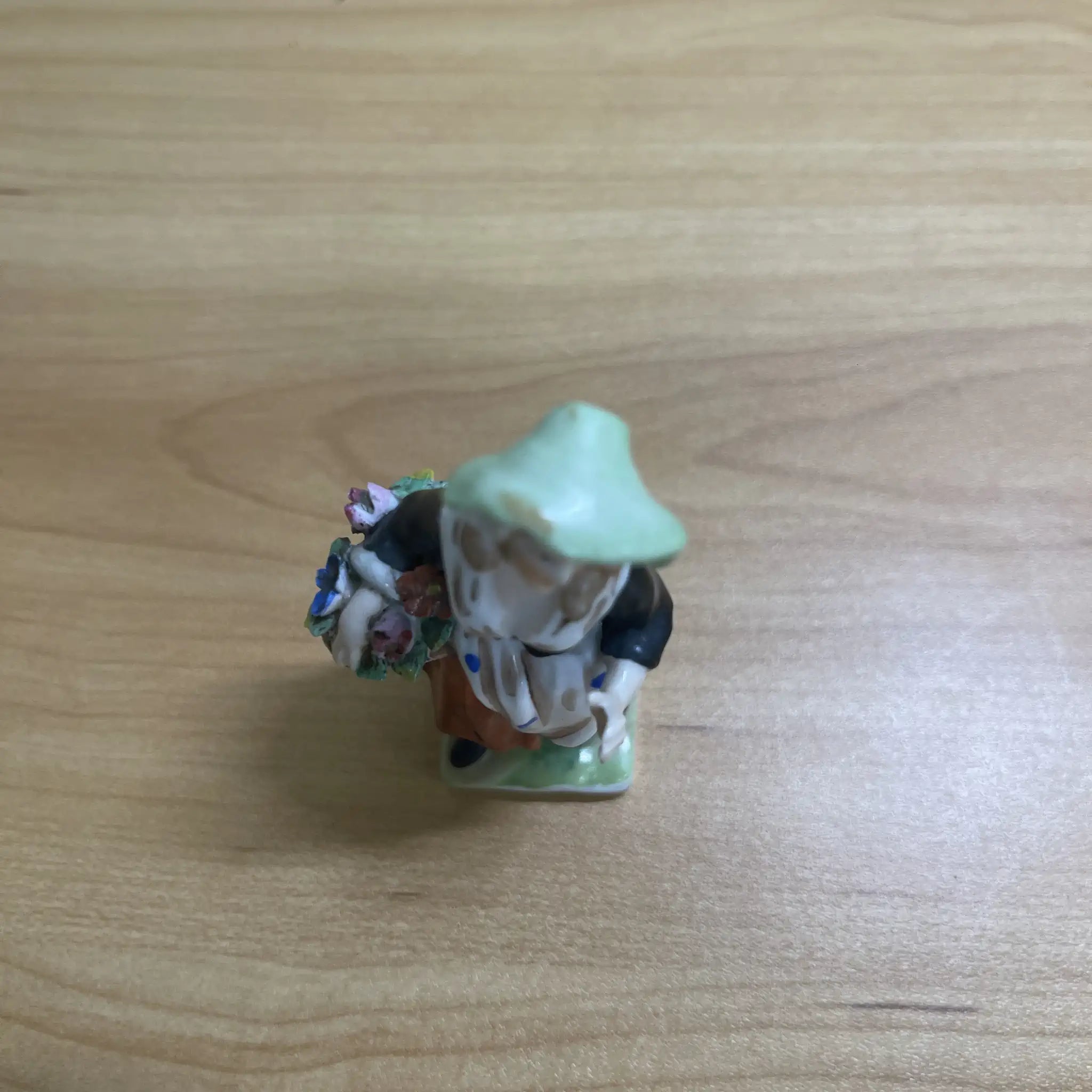[Antique] Figurine (ceramic doll)