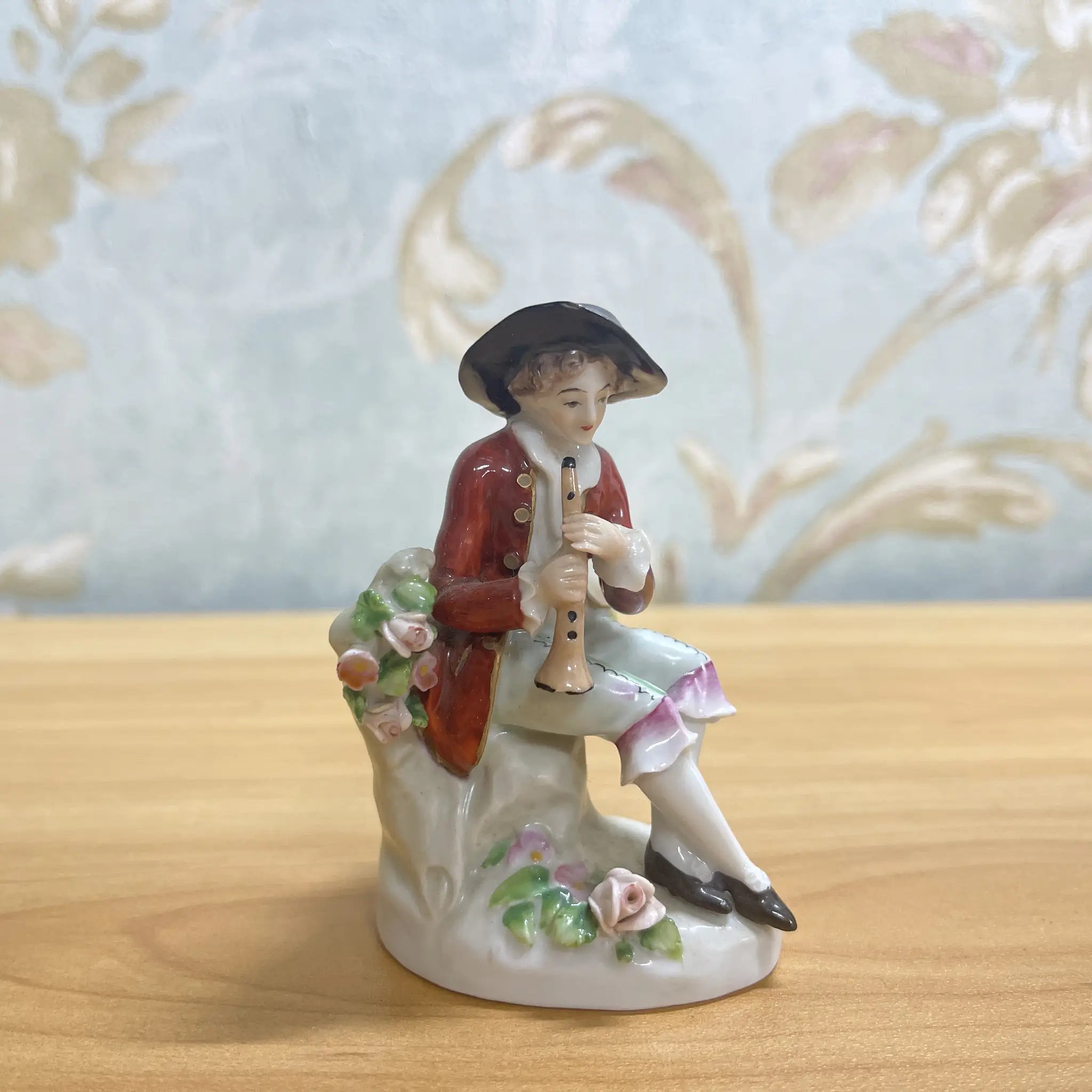 [Antique] Figurine (ceramic doll)