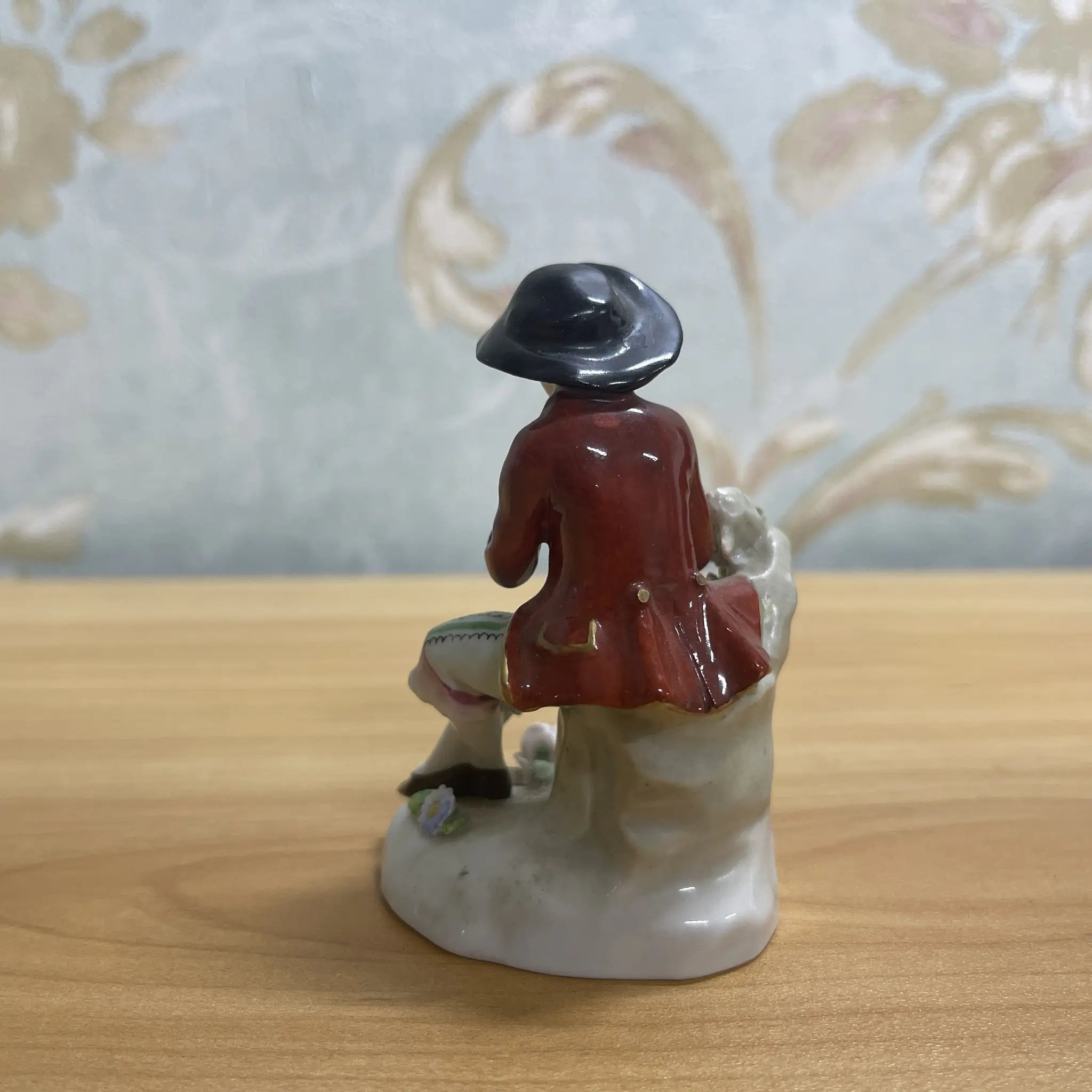 [Antique] Figurine (ceramic doll)