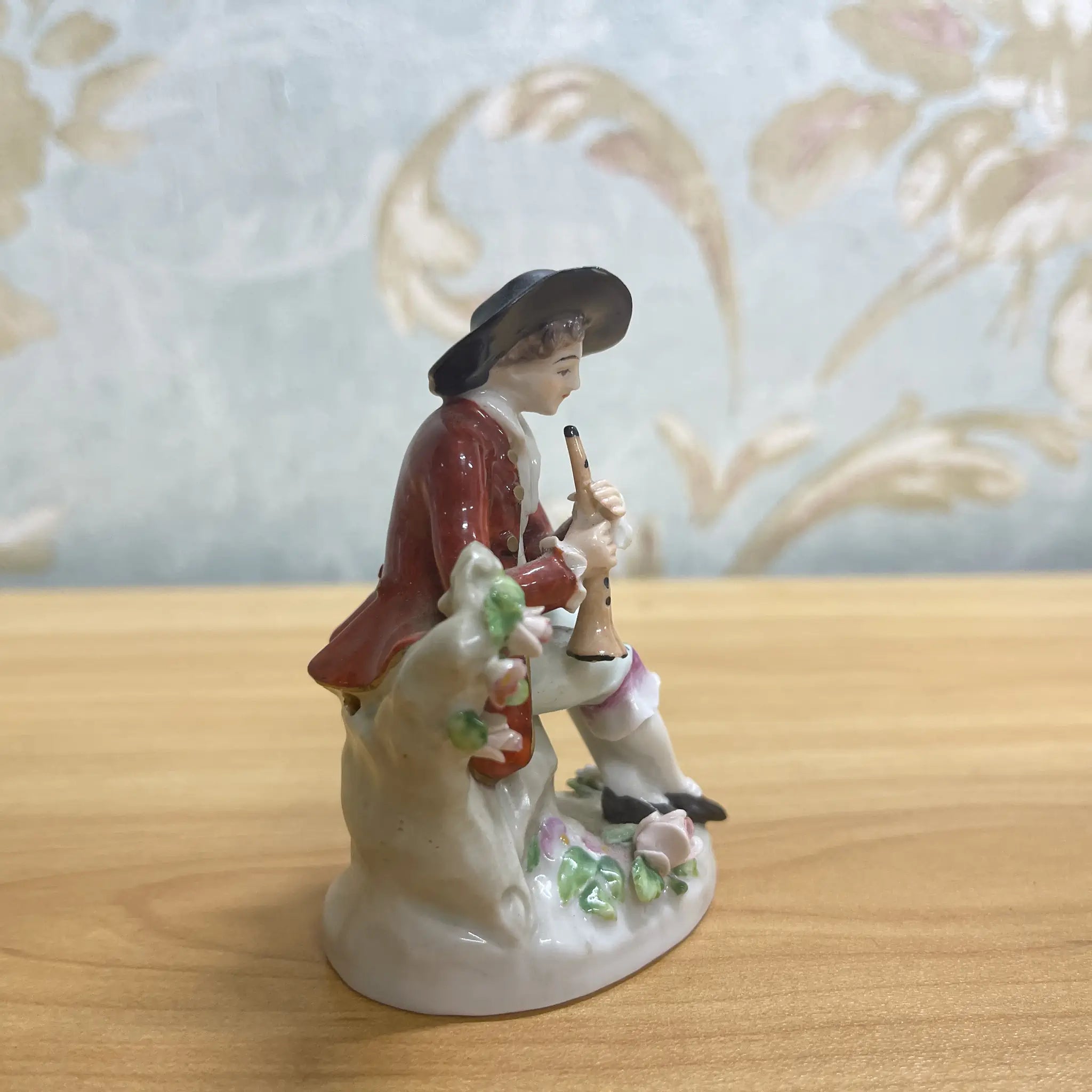 [Antique] Figurine (ceramic doll)