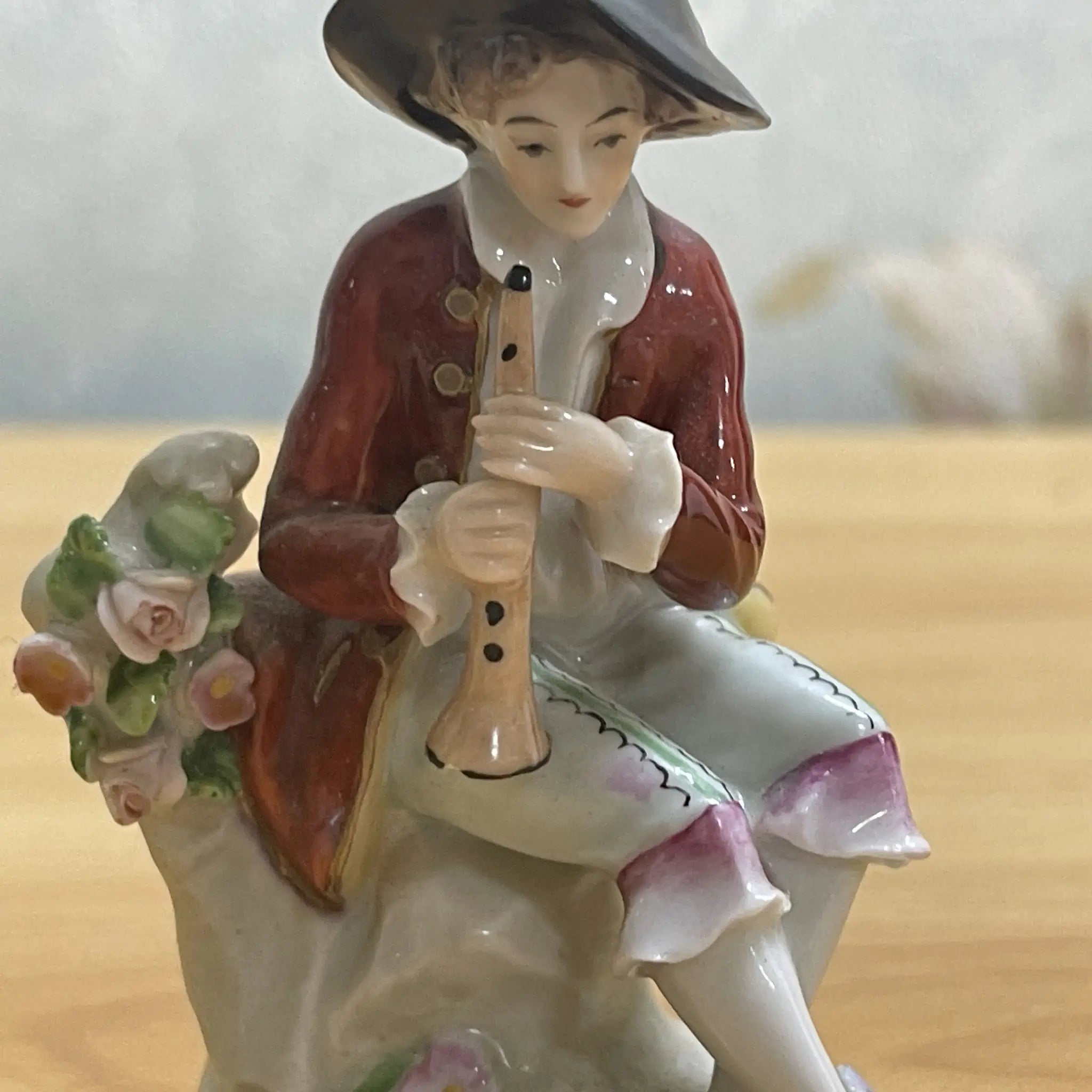 [Antique] Figurine (ceramic doll)