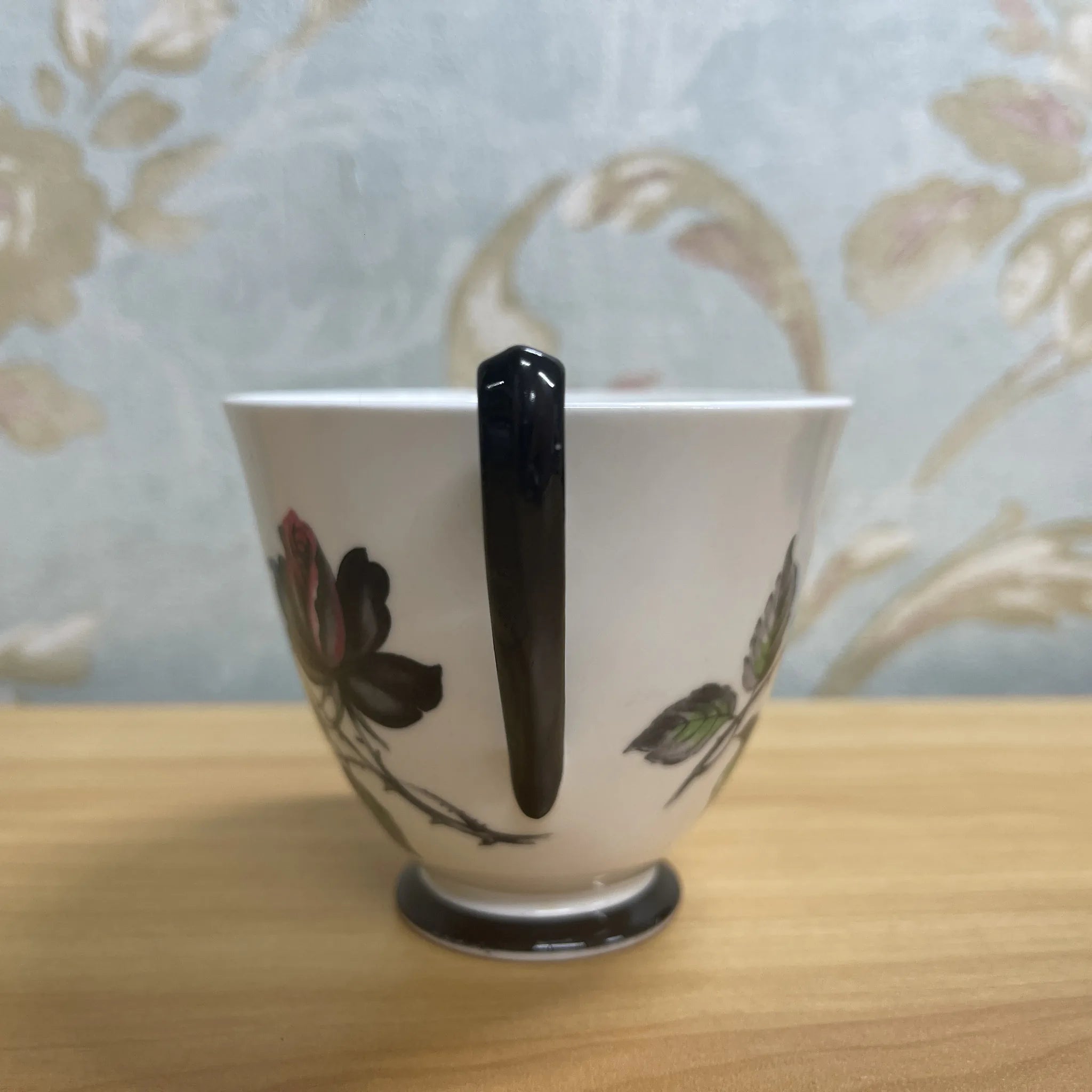 【复古】三重奏（c&s +甜点盘）2p / Royal Albert / Masquerade /估计20c中期/ Bone China /英国/黑玫瑰