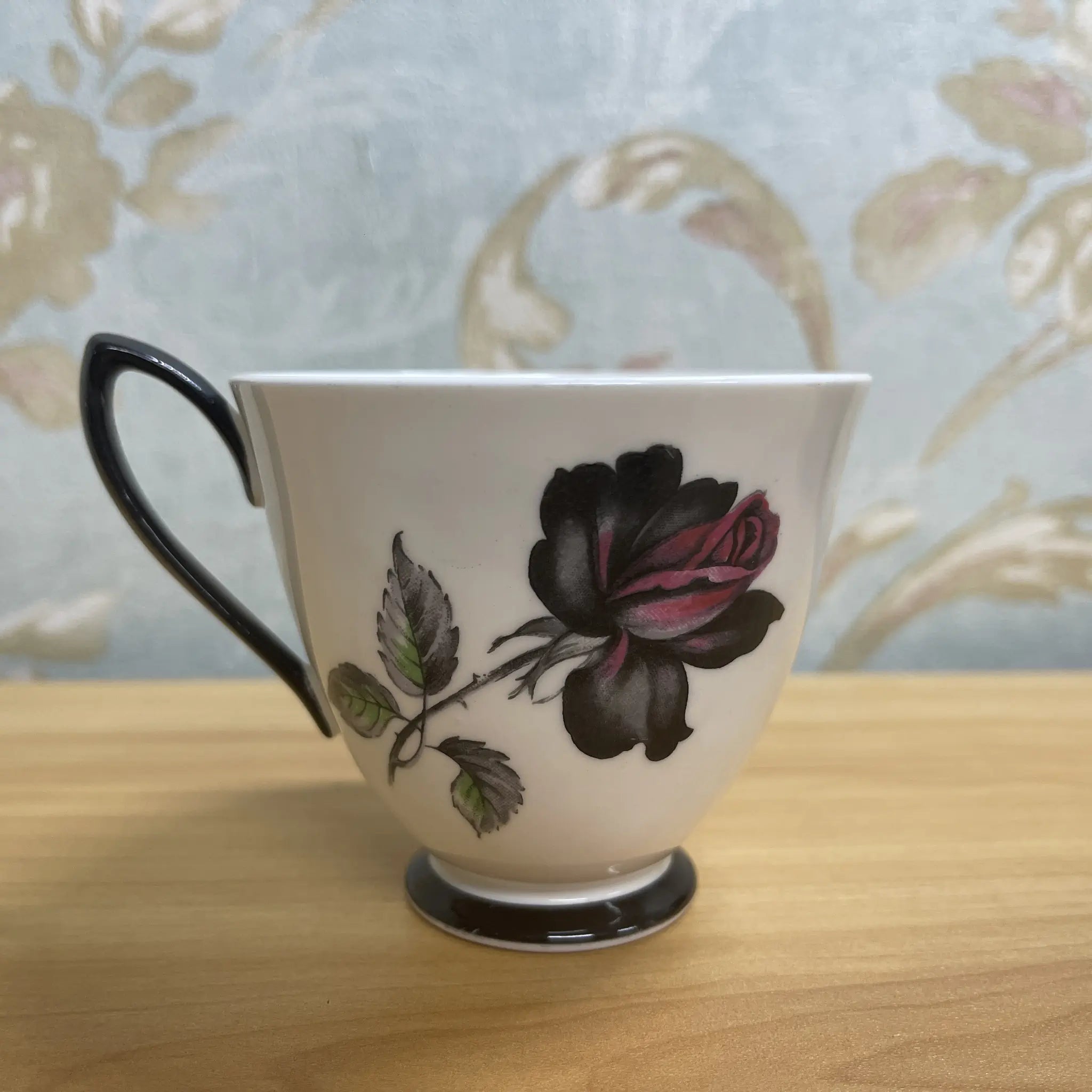 【复古】三重奏（c&s +甜点盘）2p / Royal Albert / Masquerade /估计20c中期/ Bone China /英国/黑玫瑰