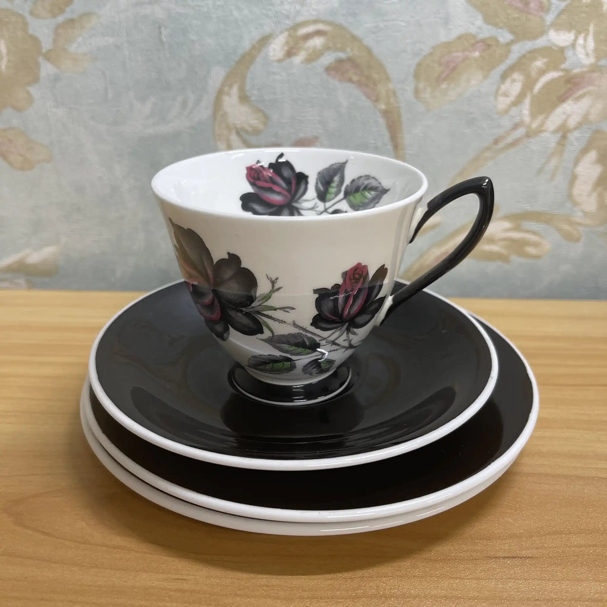 [Vintage] Trio + Dessert Plate / Royal Albert / Masquerade / Estimated mid-20C / Bone China / England / Black Rose