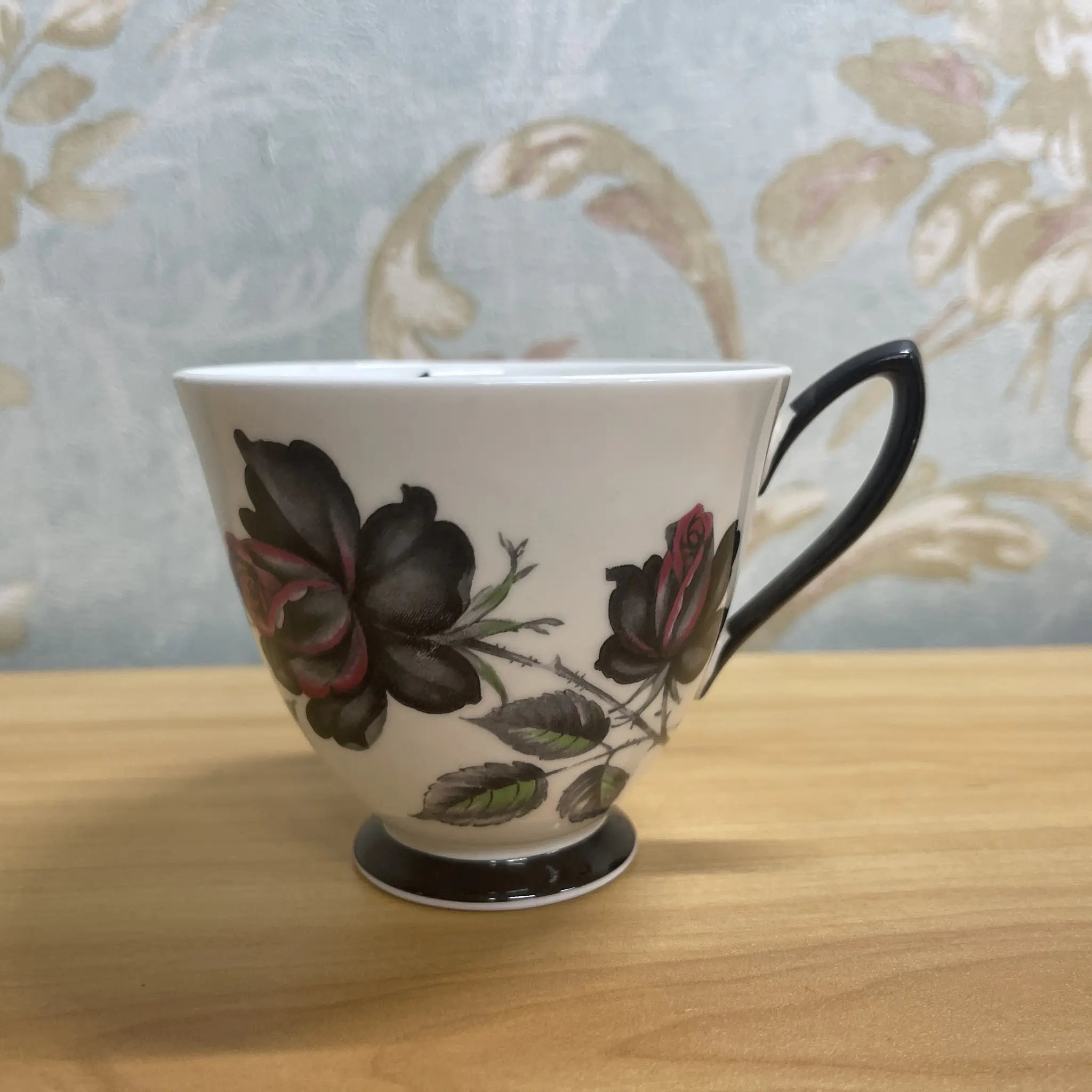 【复古】三重奏+甜点盘/ Royal Albert / Masquerade /估计20c中期/ Bone China /英国/黑玫瑰