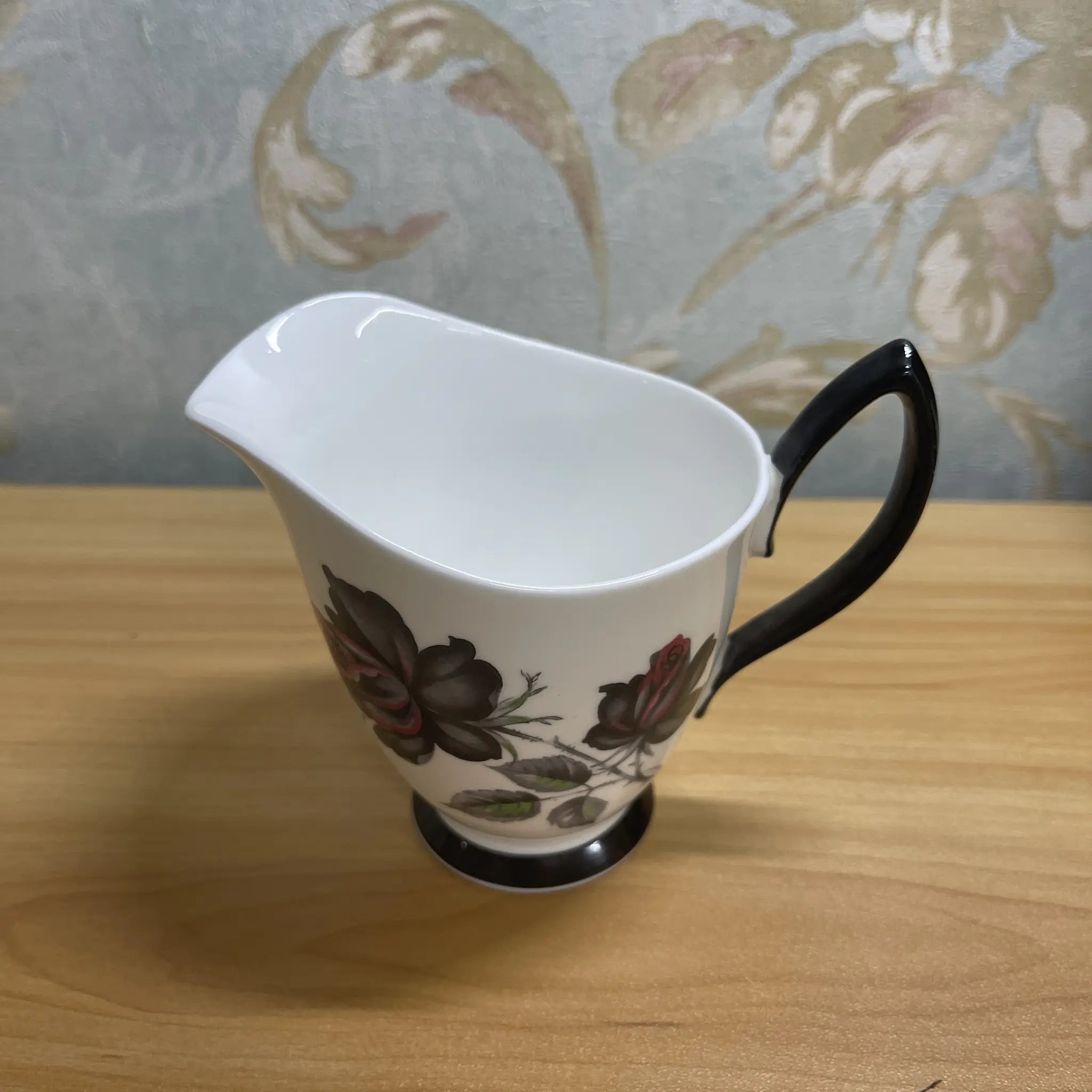 [Vintage] Creamer / Royal Albert / Masquerade / Estimated mid-20C / Bone China / England / Black Rose