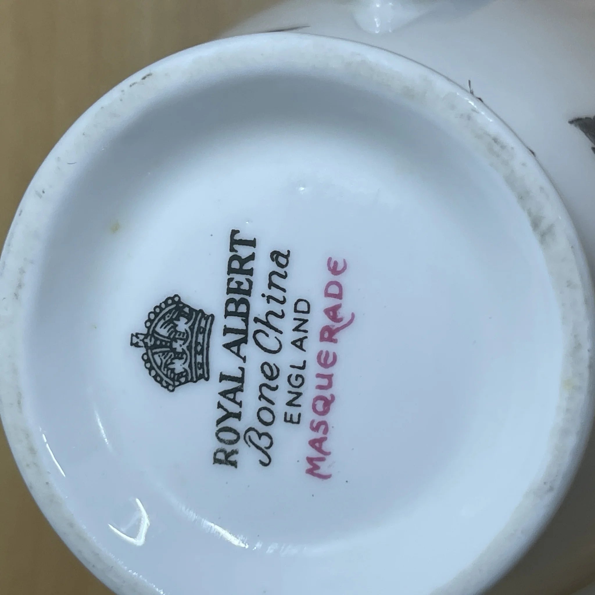 【复古】奶油/ Royal Albert / Masquerade /估计20c中期/ Bone China /英国/黑玫瑰