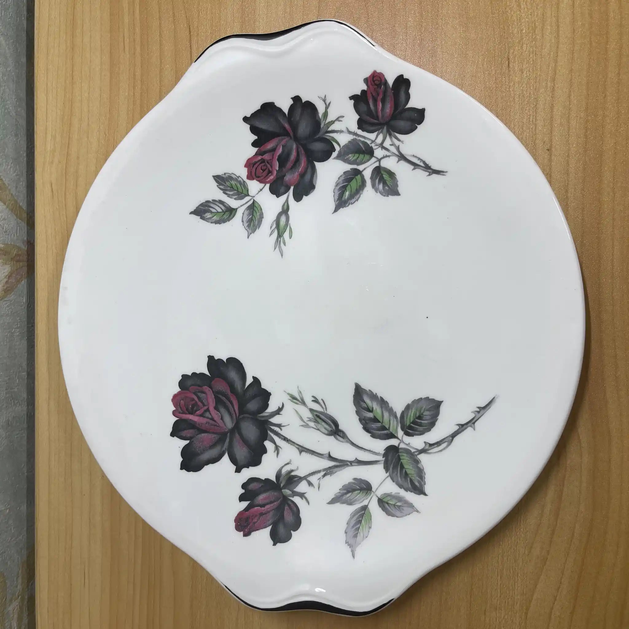 【复古】晚餐盘（主盘）/ Royal Albert / Masquerade /估计20c中期/ Bone China /英国/黑玫瑰