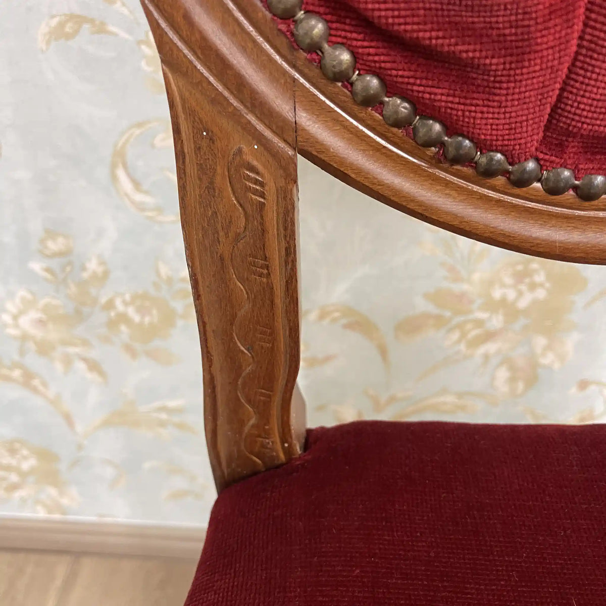 Dining chair / cabriole leg, button tufting / [Vintage]