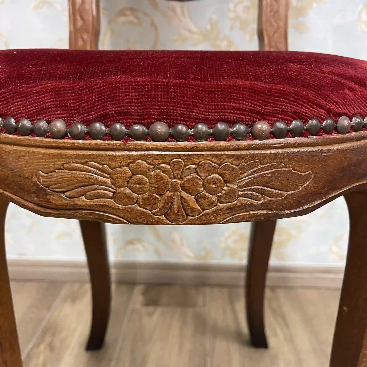 Dining chair / cabriole leg, button tufting / [Vintage]