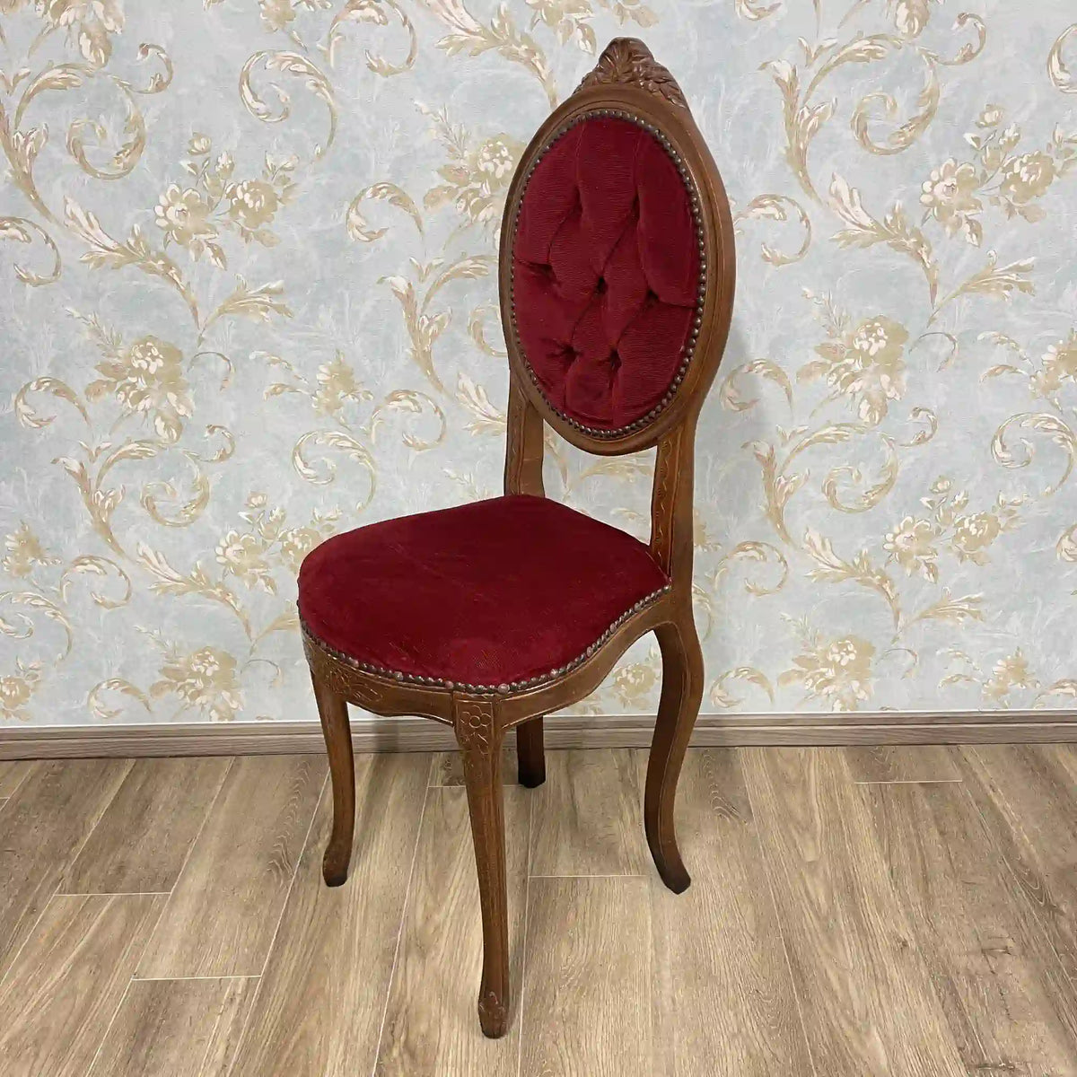 Dining chair / cabriole leg, button tufting / [Vintage]