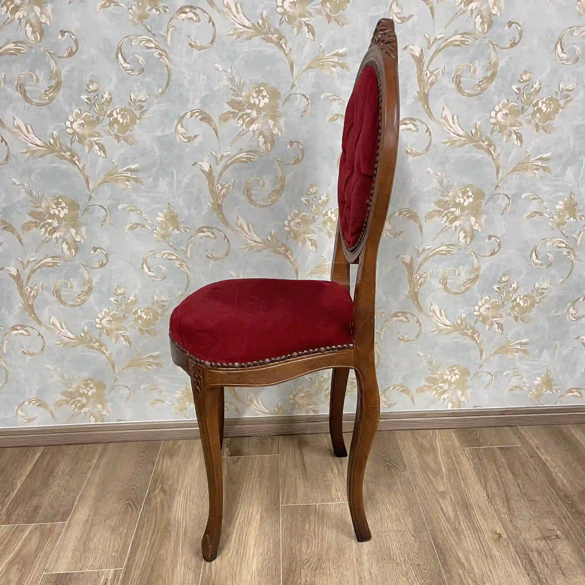 Dining chair / cabriole leg, button tufting / [Vintage]