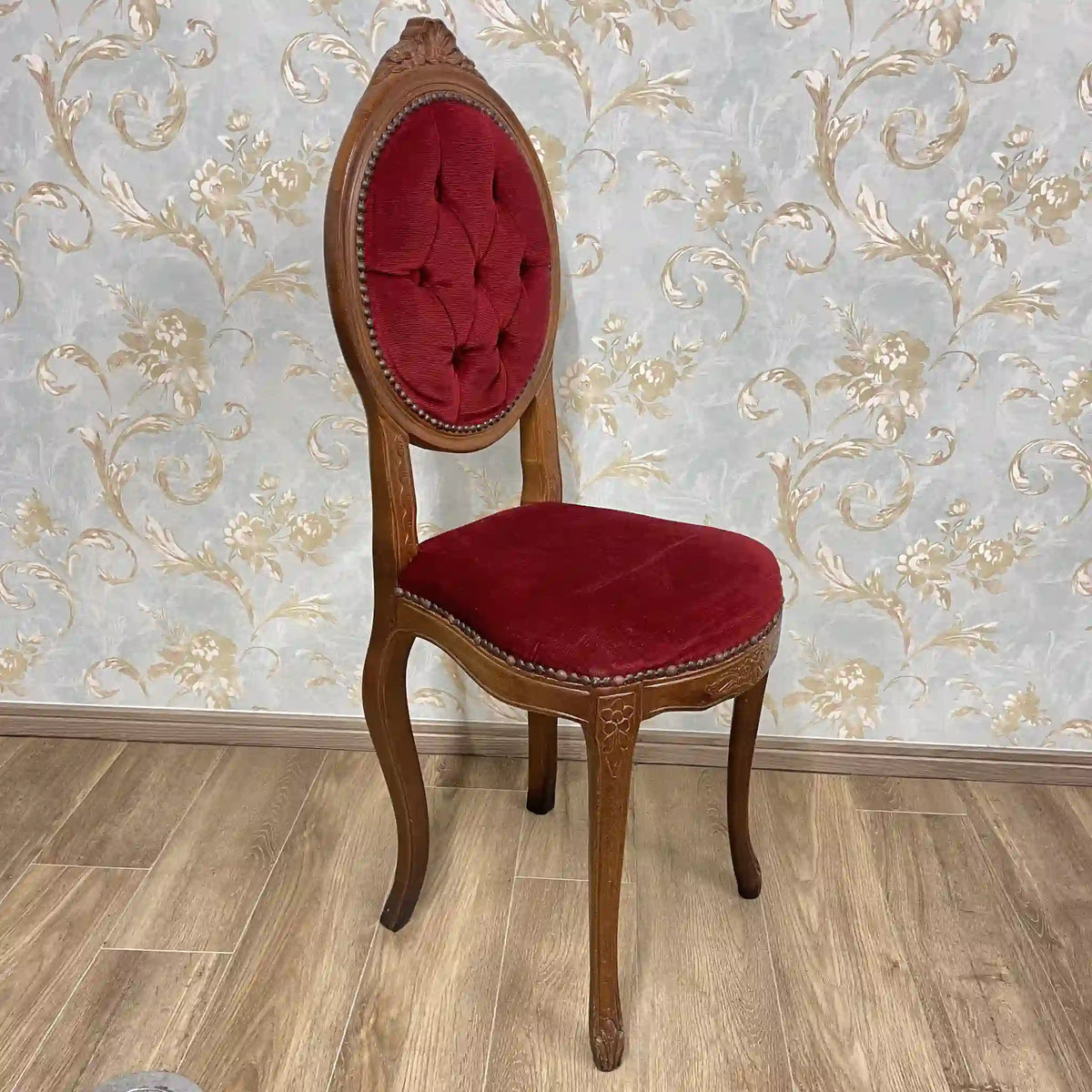 Dining chair / cabriole leg, button tufting / [Vintage]