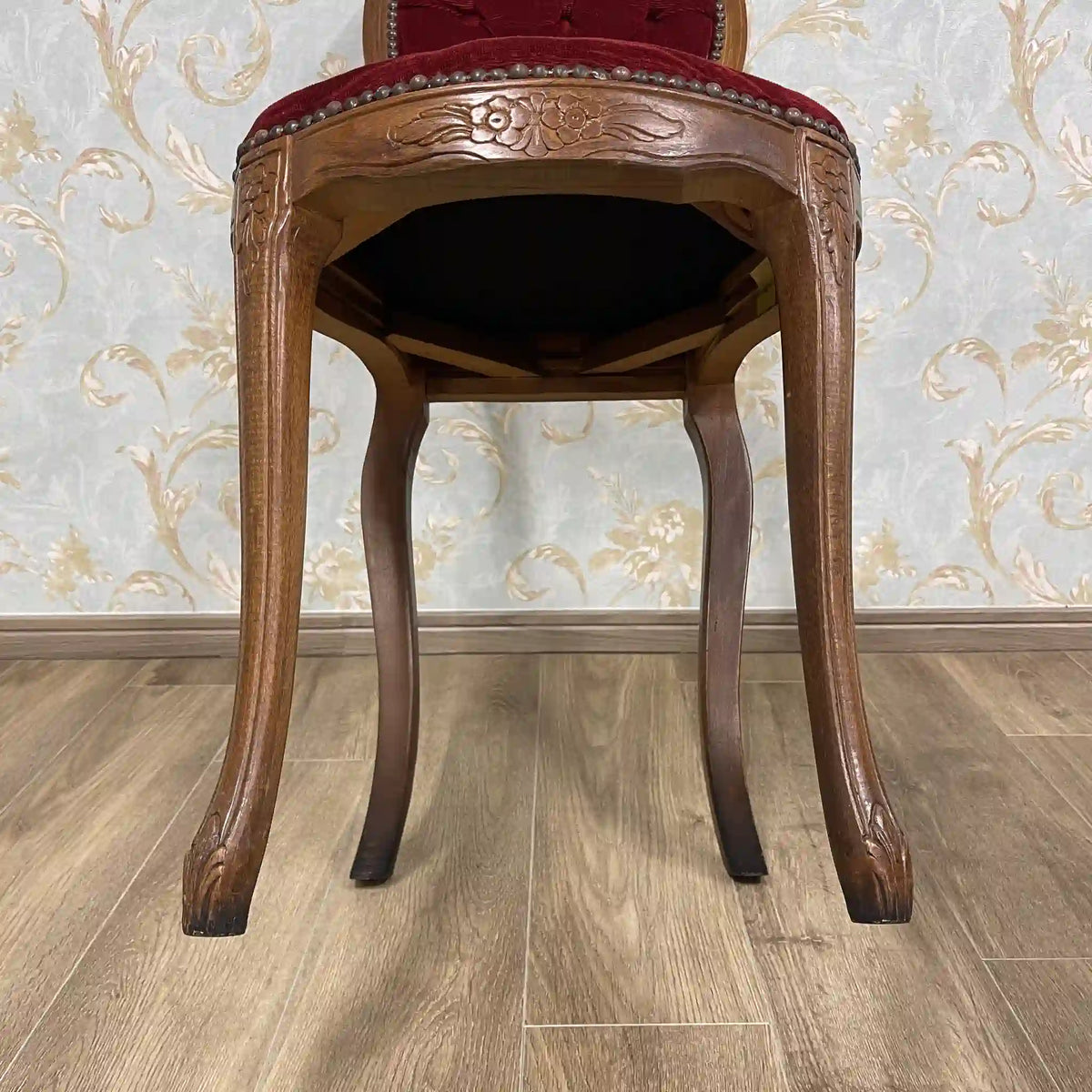 Dining chair / cabriole leg, button tufting / [Vintage]