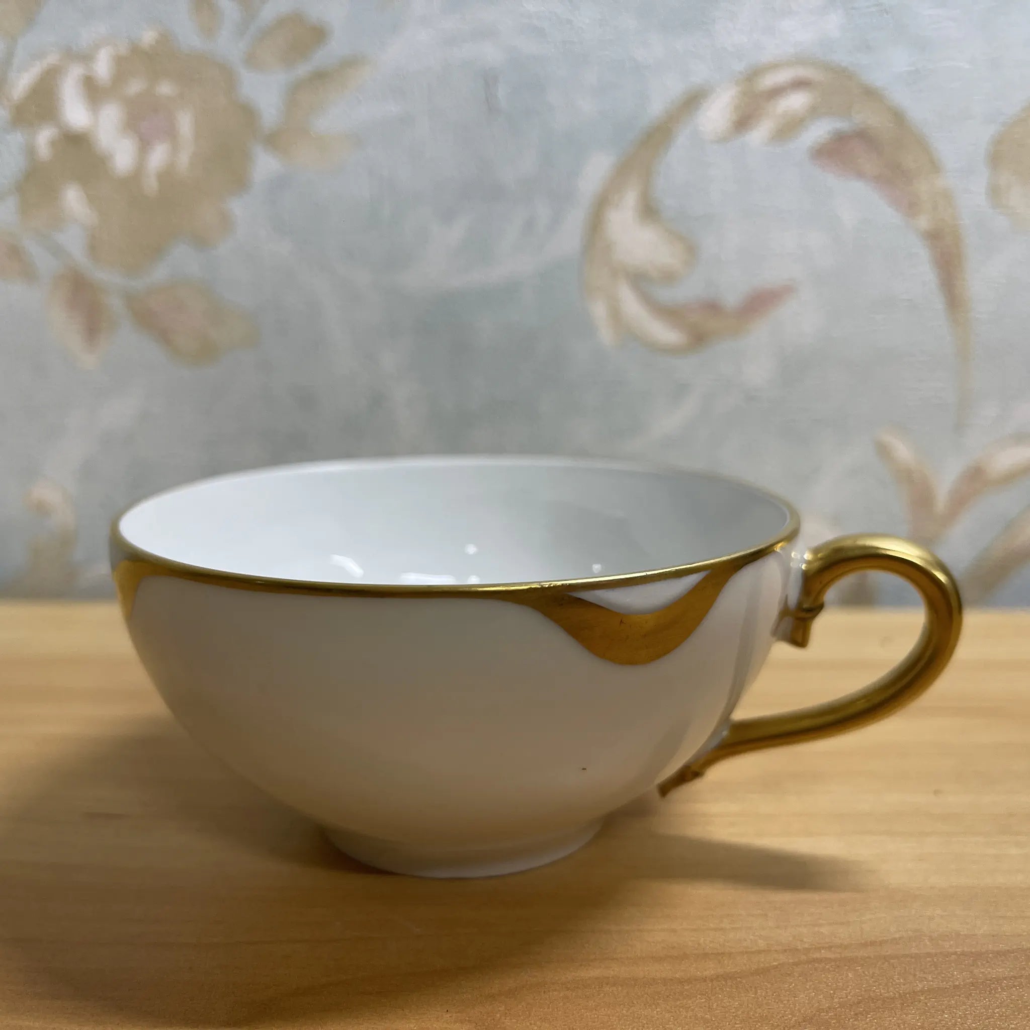 [Antique] Trio (tea cup & saucer + dessert plate) + saucer