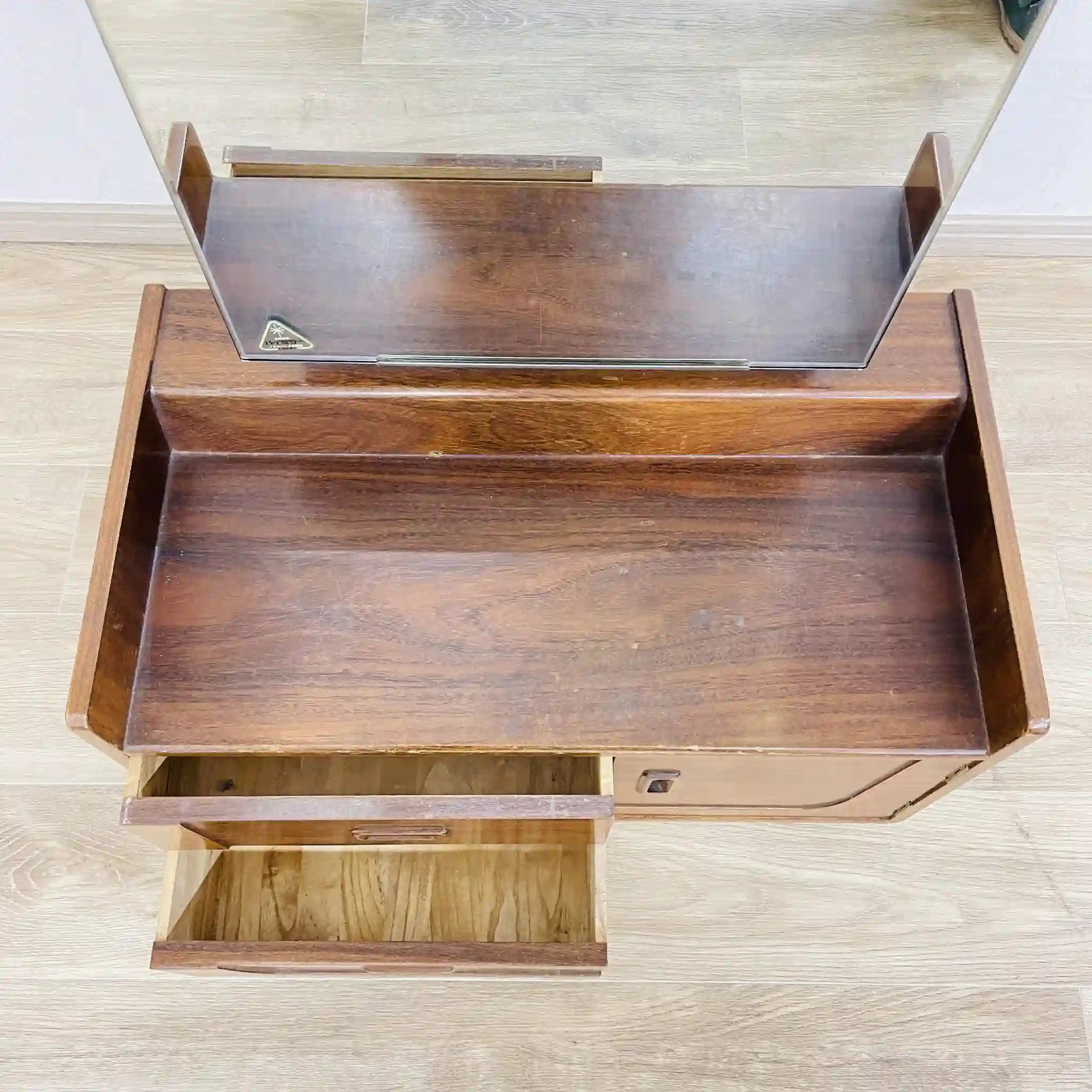 【リユース】 ドレッサー / 鏡背板交換済